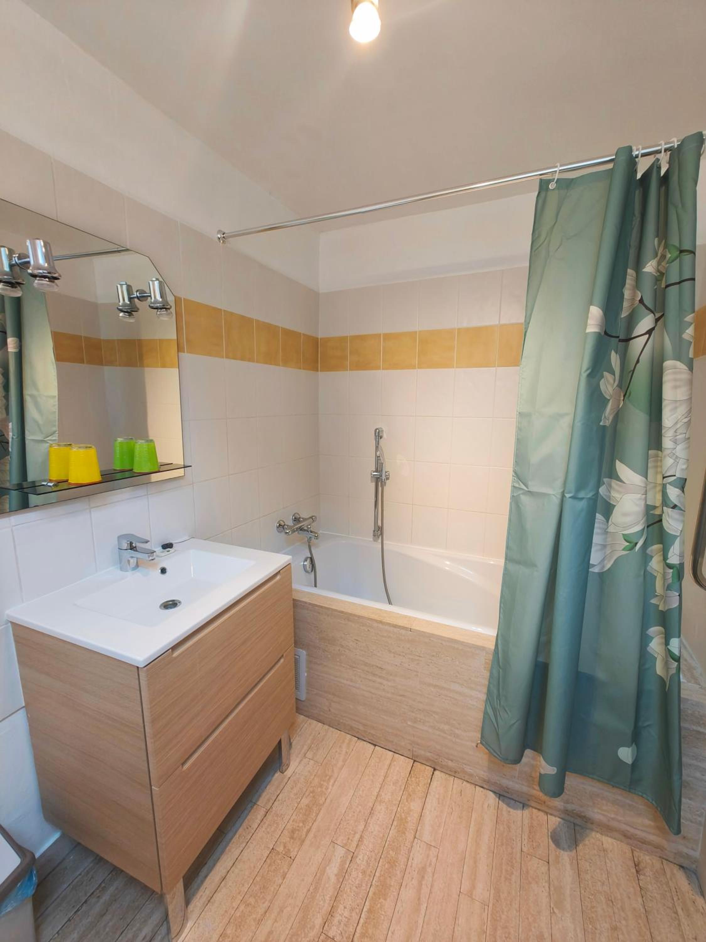 Double Room With Bathroom (Bath And Shower) - Pastel - Photo 4