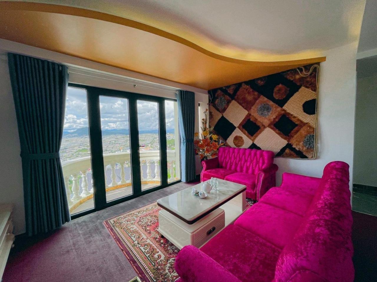 Suite with Mountain View