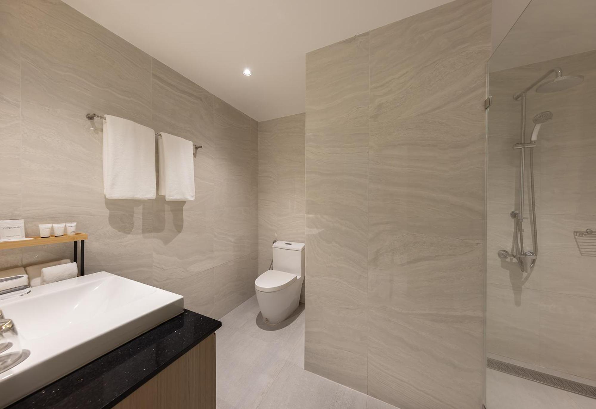 Premium Deluxe Seaview - Photo 2