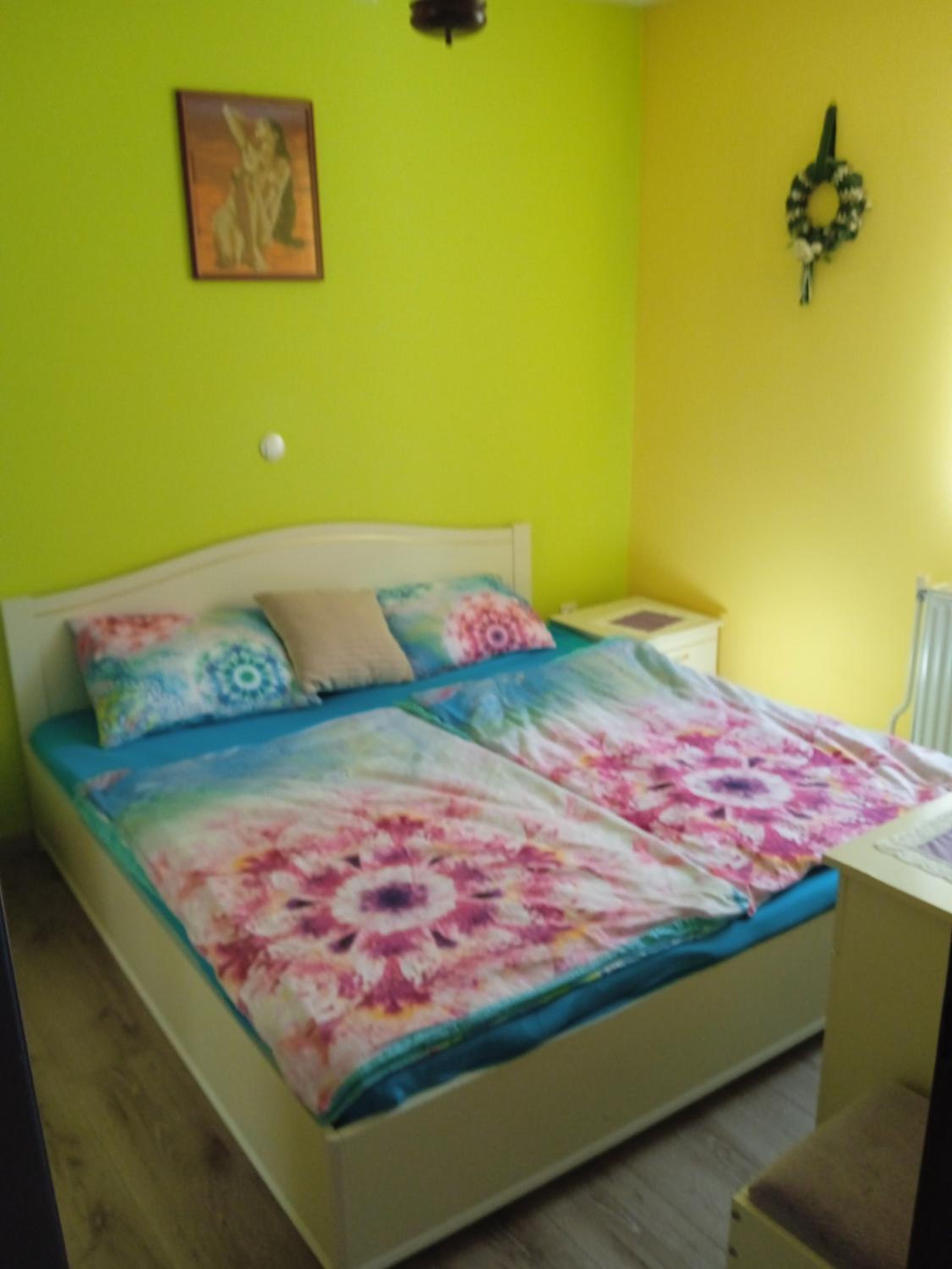 One-Bedroom Apartment photo 1