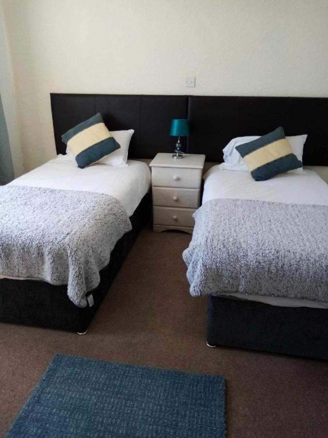 Twin Room with Private Bathroom