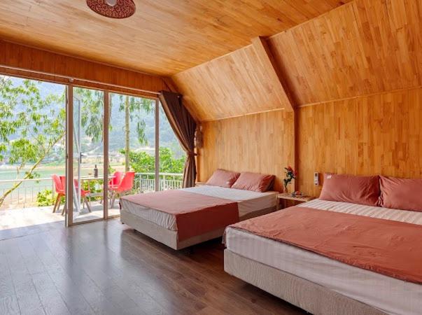 Family Room with Lake View
