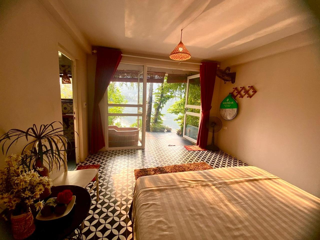 Bungalow - Water Front