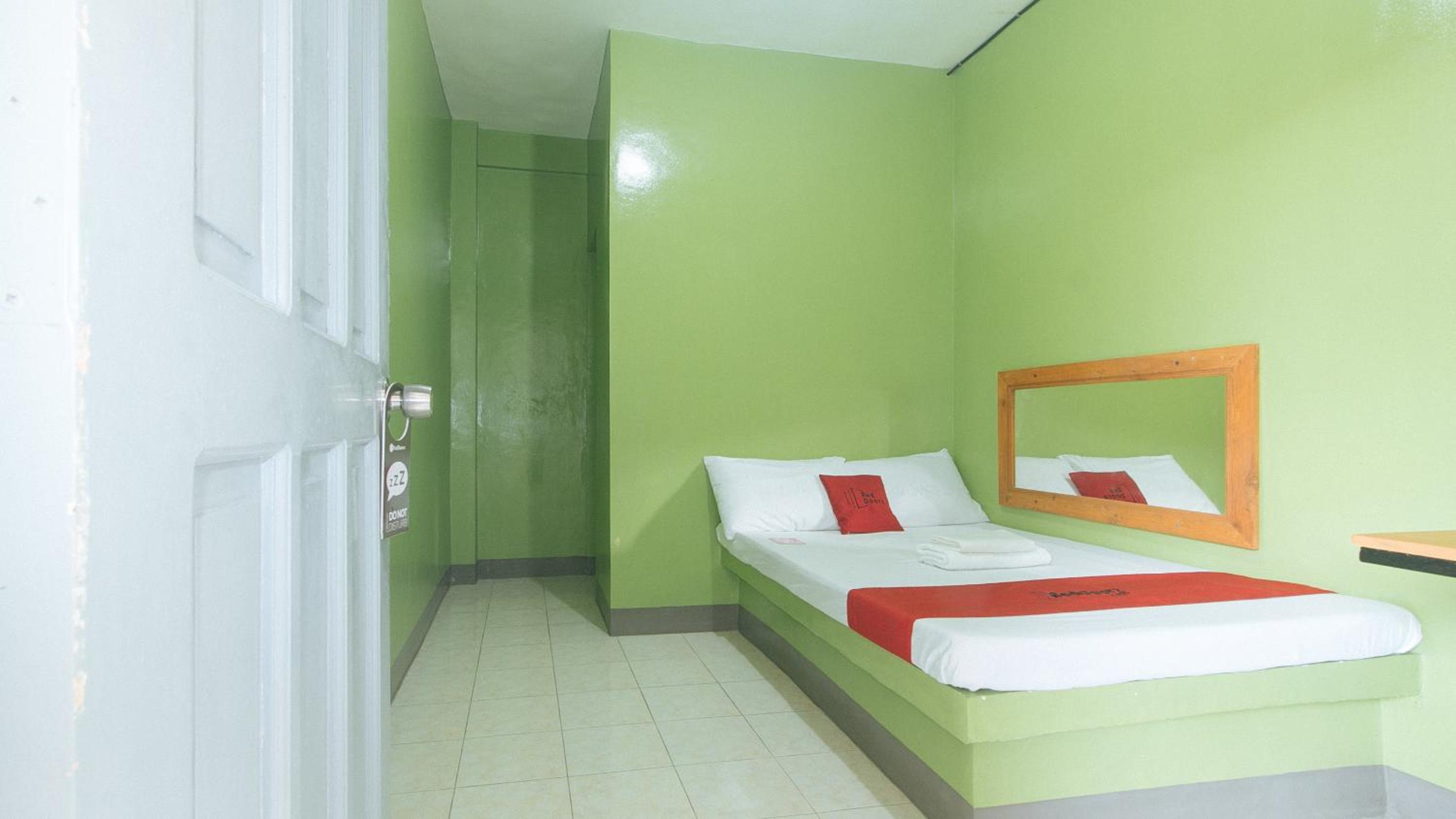 Deluxe Room - Photo 8