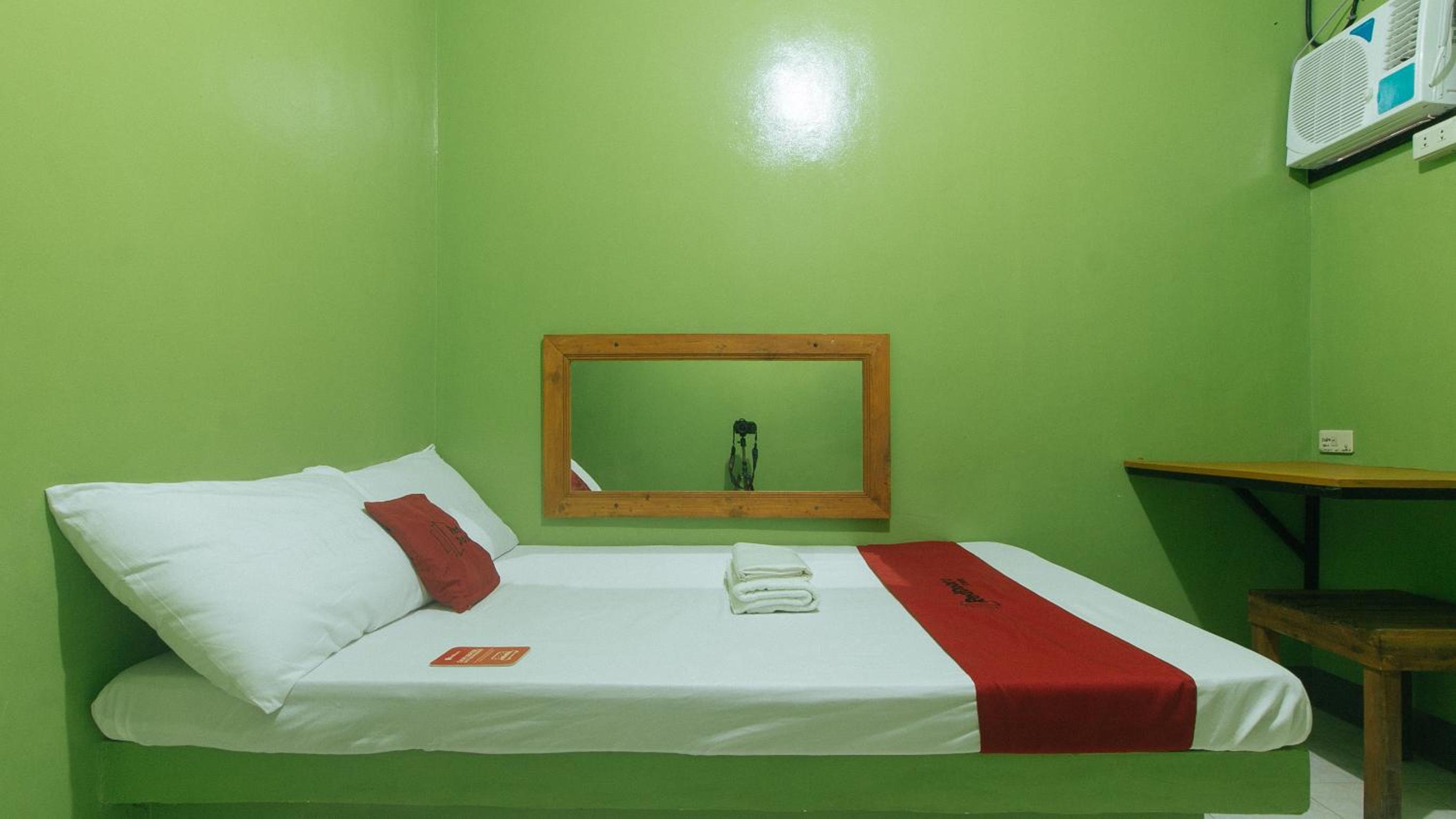 Deluxe Room - Photo 9