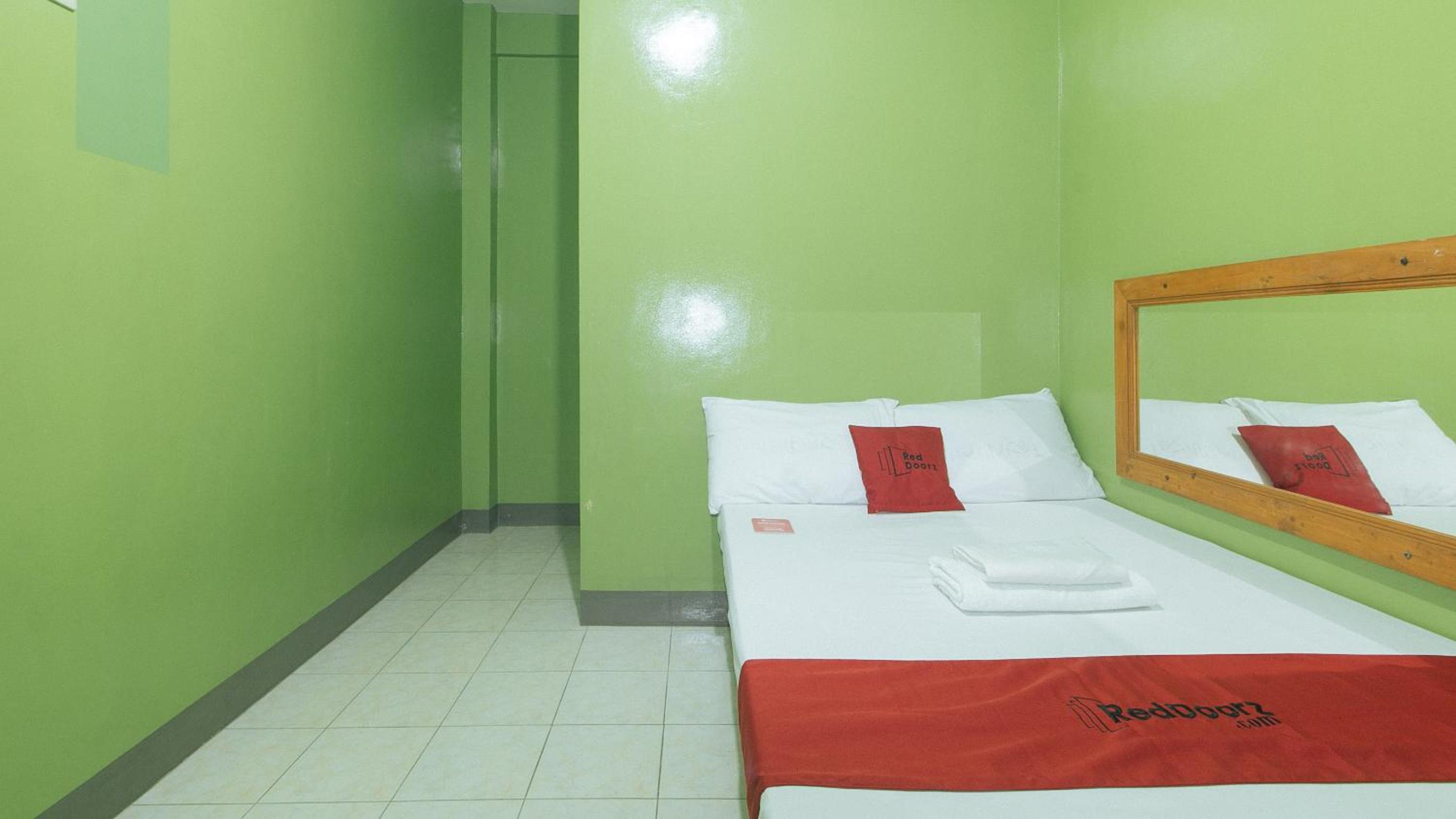 Deluxe Room - Photo 12