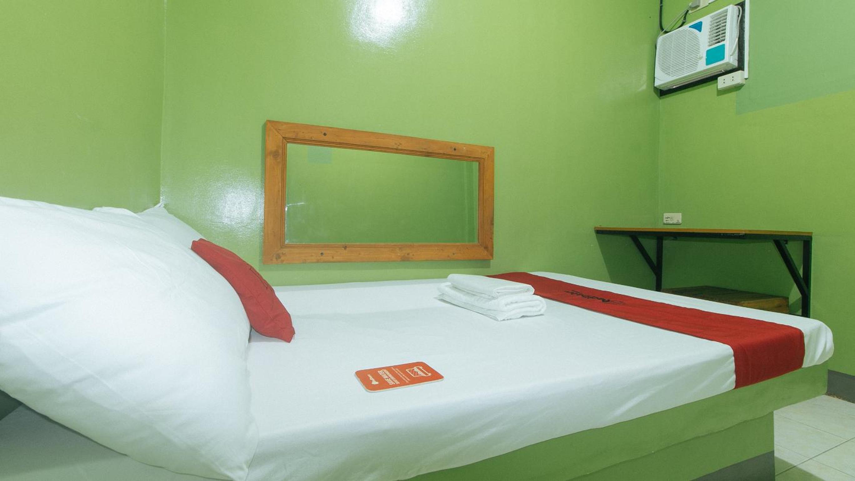 Deluxe Room - Photo 10