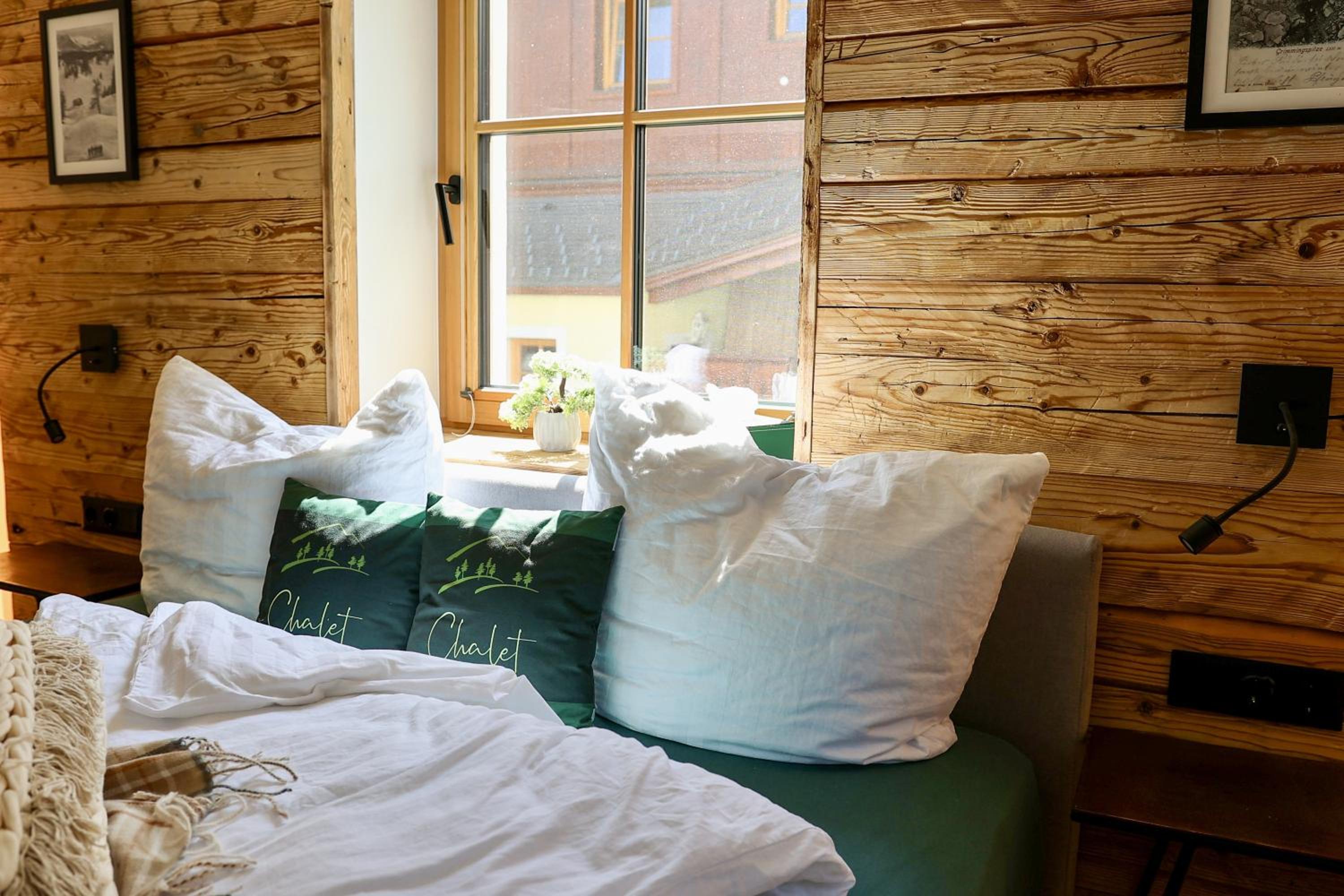 Three-Bedroom Apartment with Mountain View photo 1