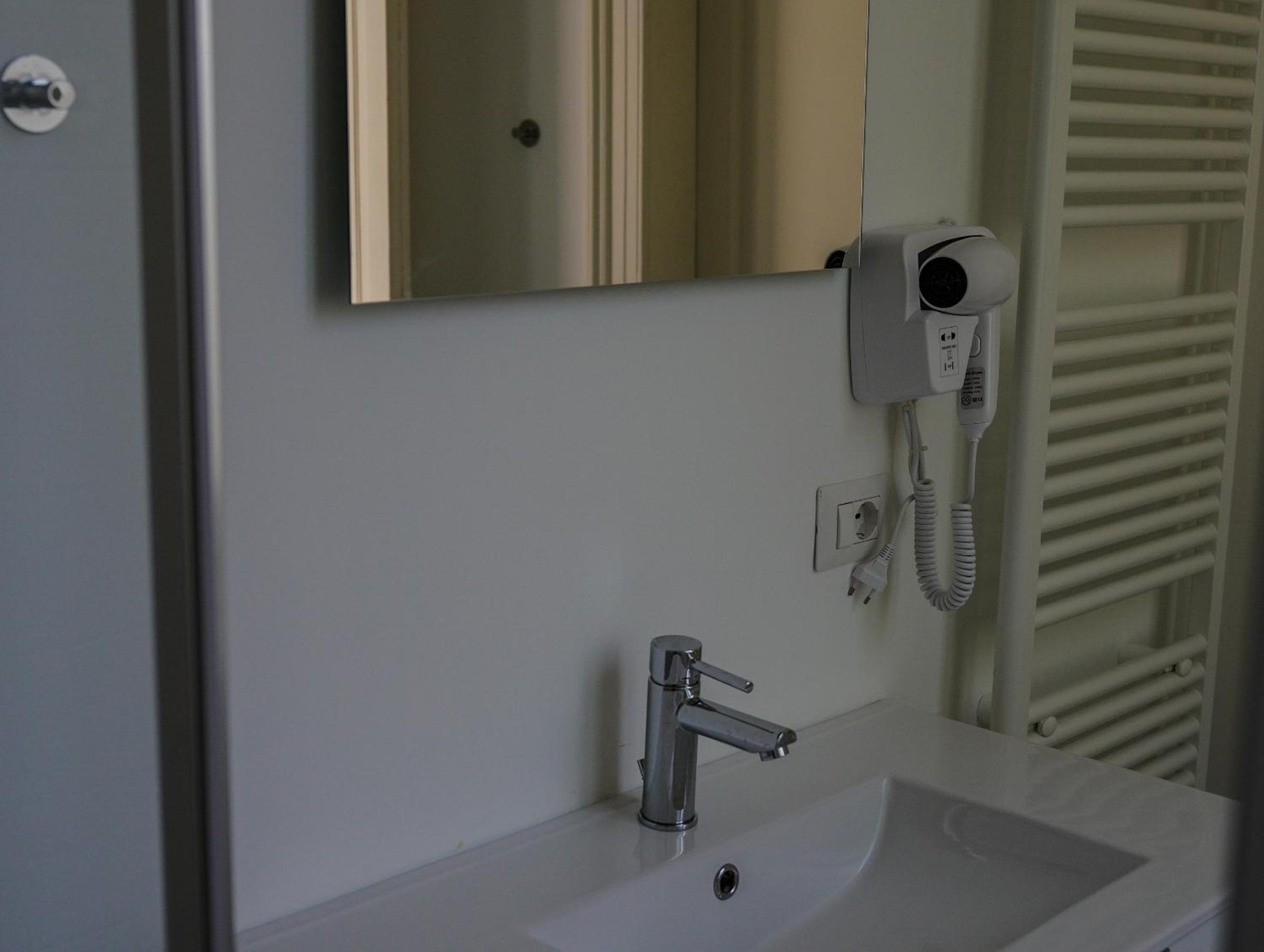 Triple Room with Shared Bathroom photo 3