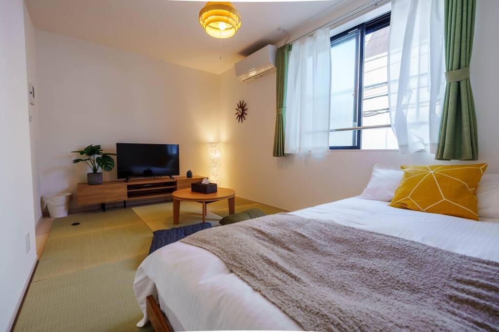 One-Bedroom Apartment photo 1