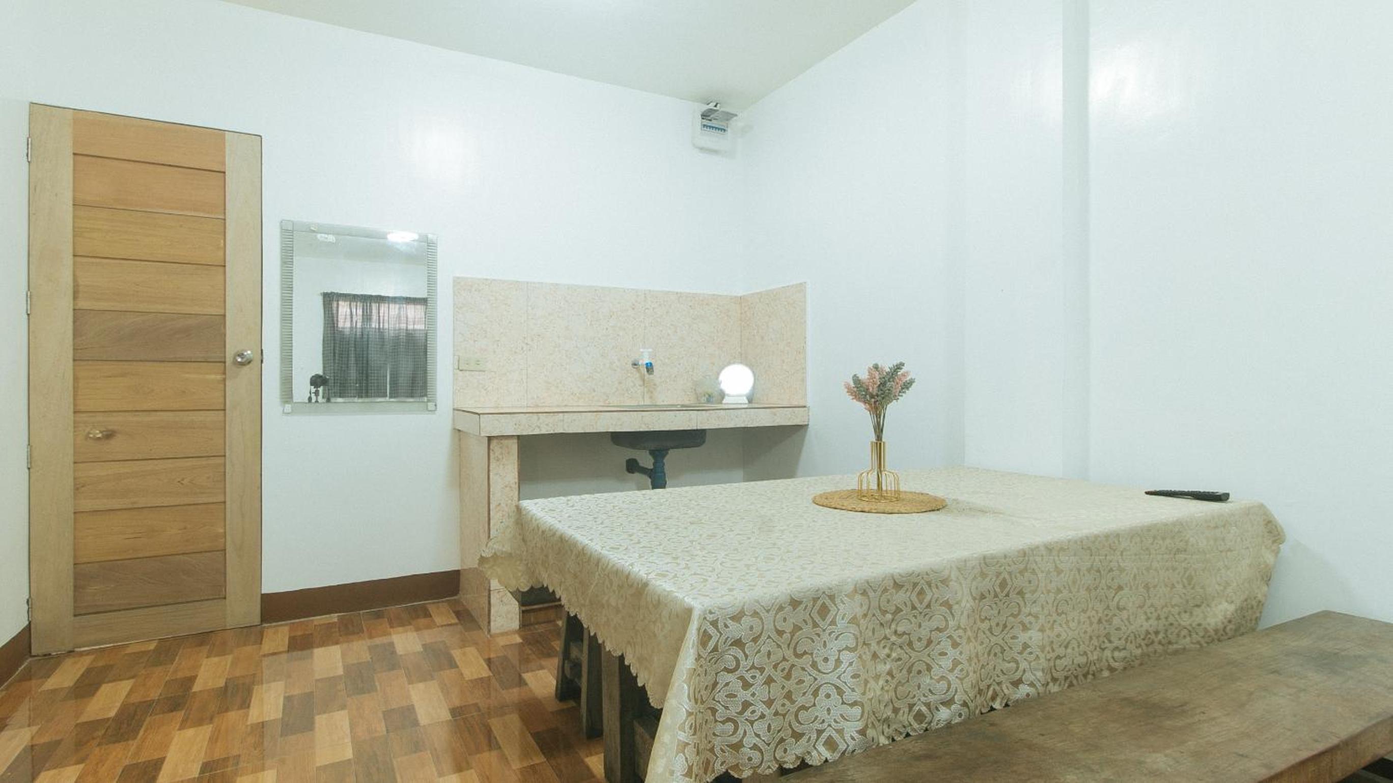 Family Room - Photo 11