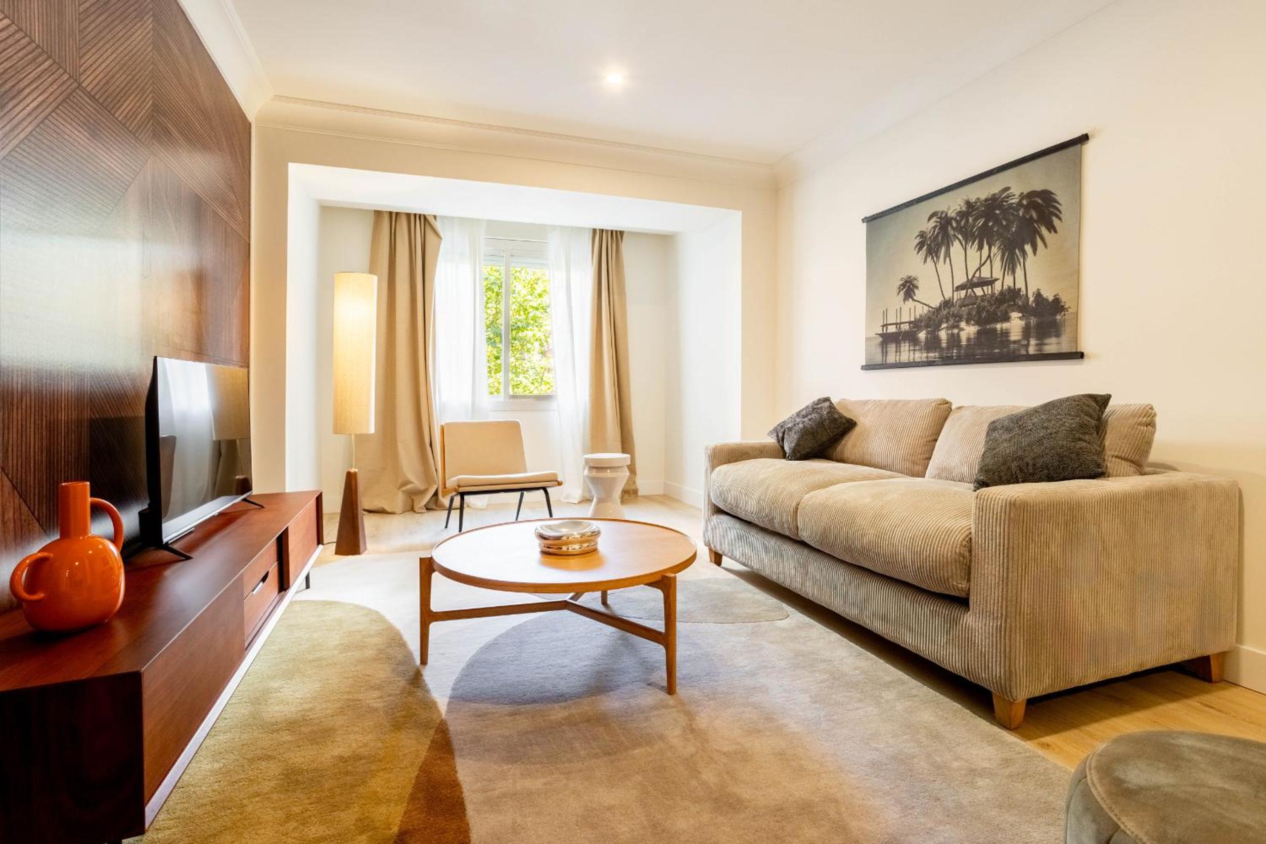 Apartamento de tres habitaciones con balcón