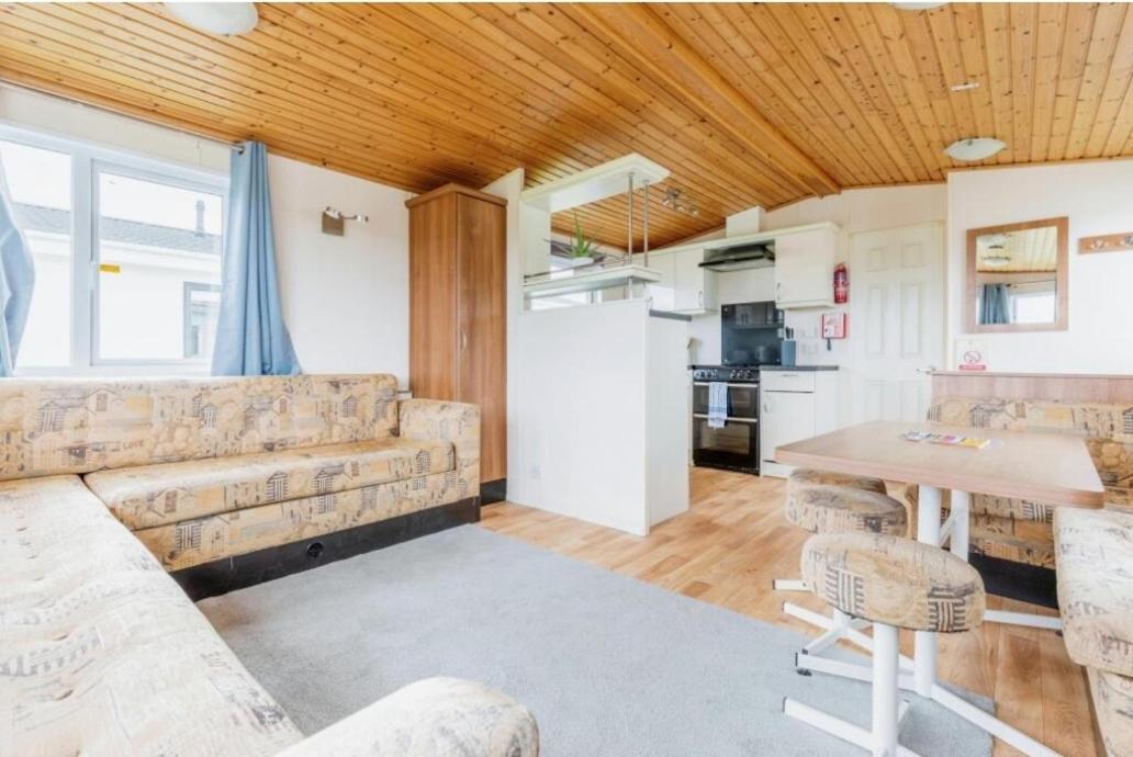 Mobile Home photo 1