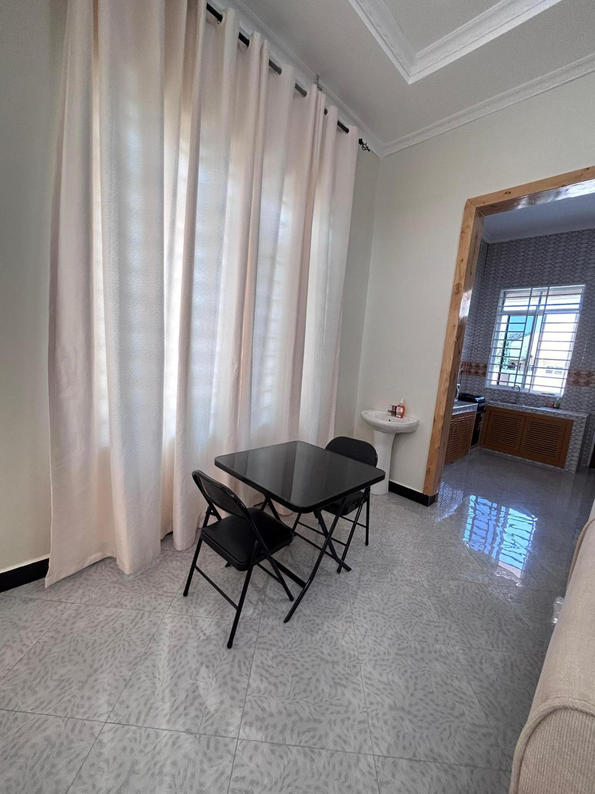 Deluxe Two-Bedroom Apartment With Garden View photo 2