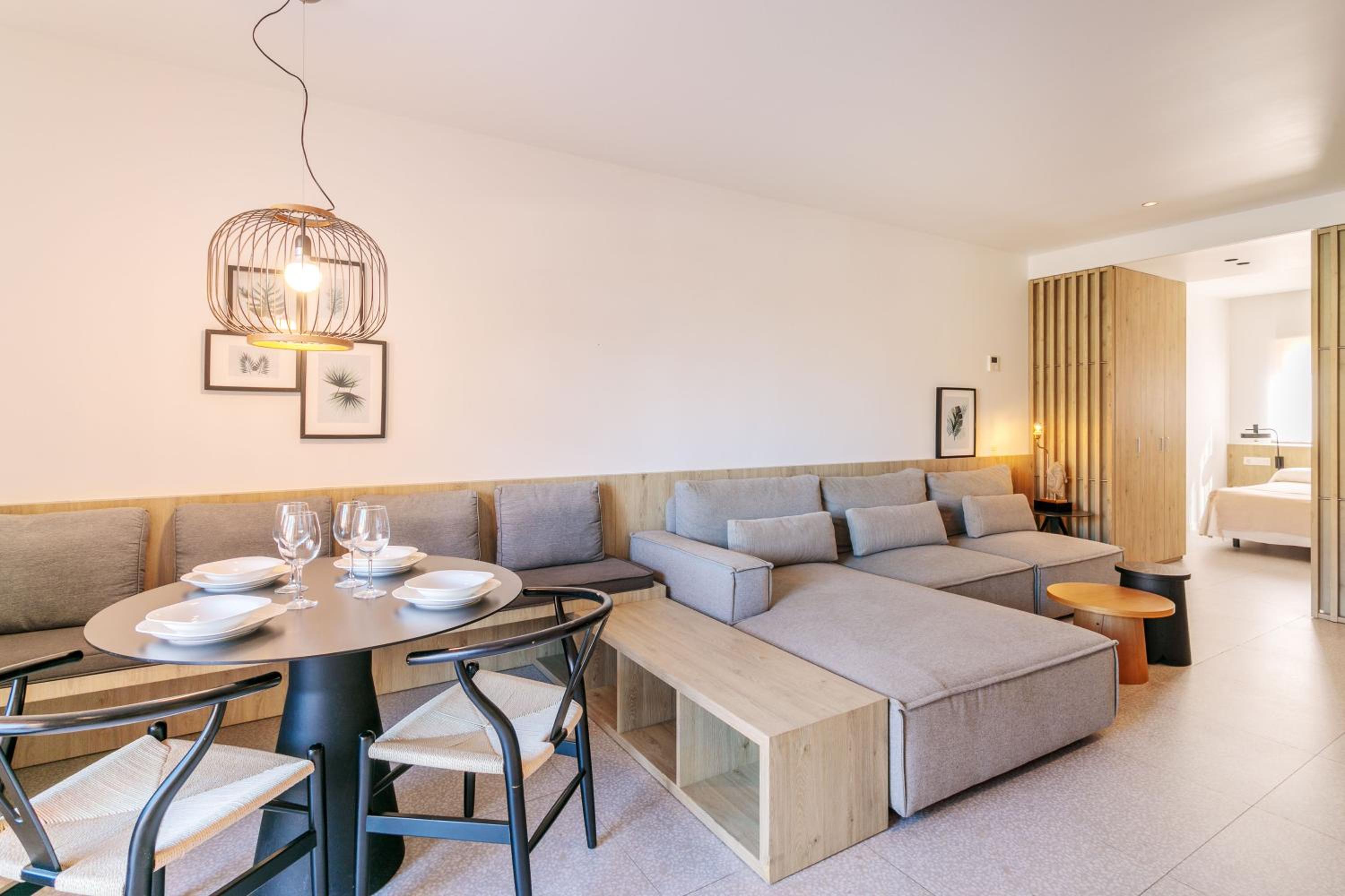 Superior One-Bedroom Apartment