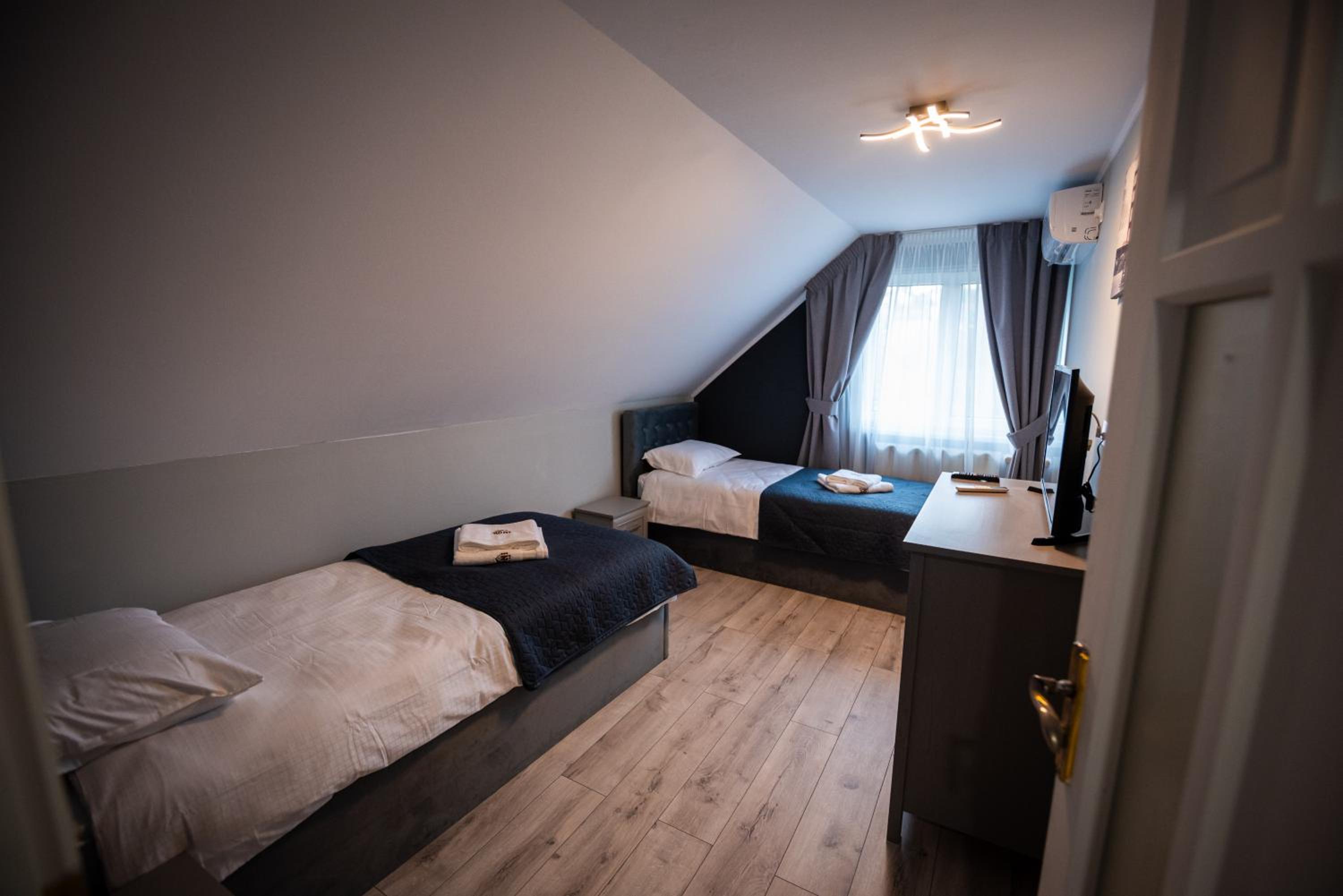 Double or Twin Room with Private Bathroom photo 1
