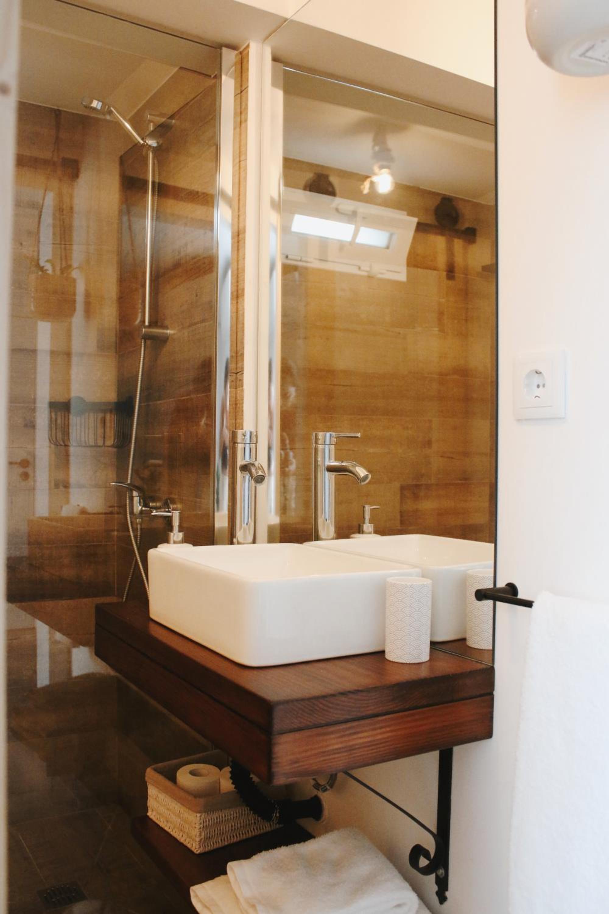 Double or Twin Room with Private Bathroom photo 2