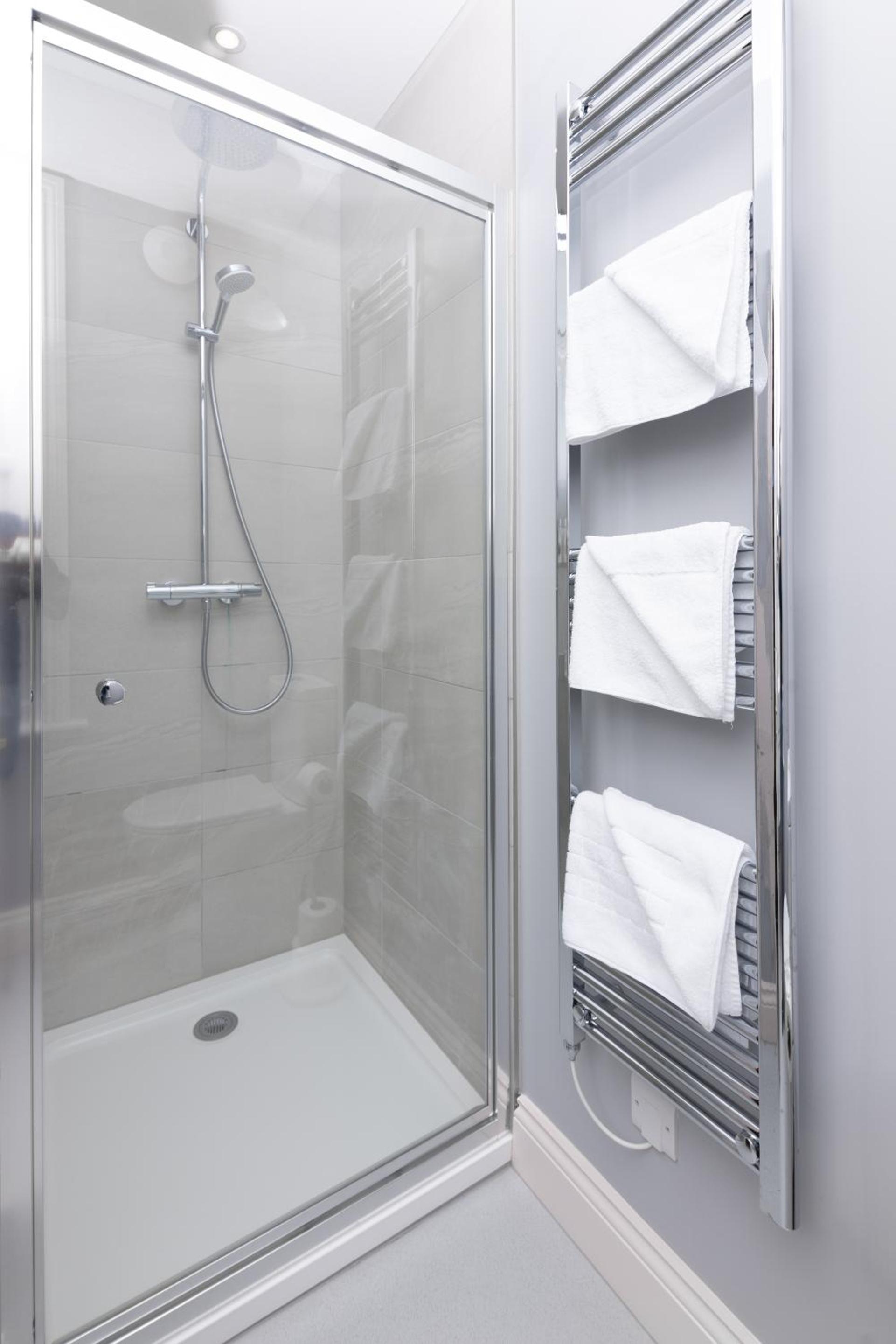 Double Room with Private Bathroom - Photo 8