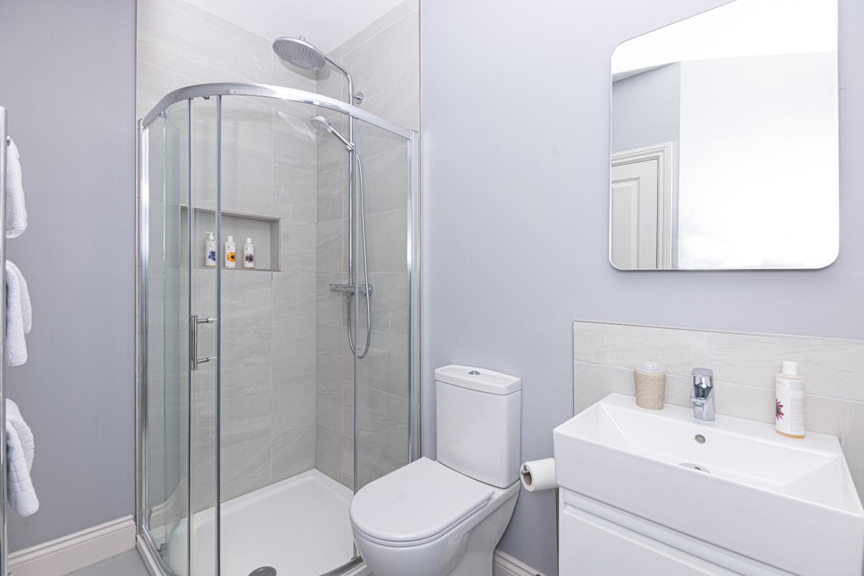 Twin Room with Shower - Photo 4