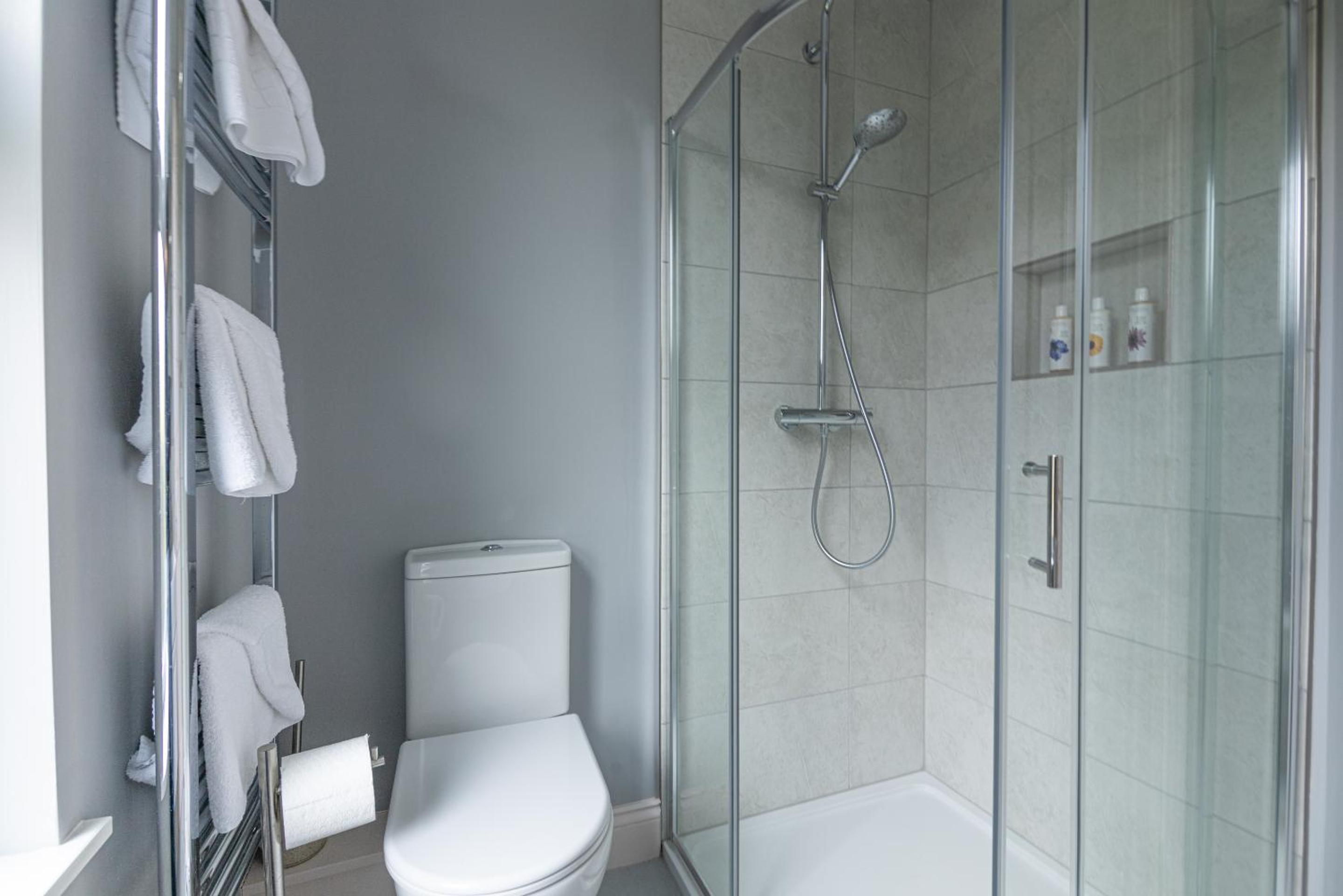 Double Room with Private Bathroom - Photo 11