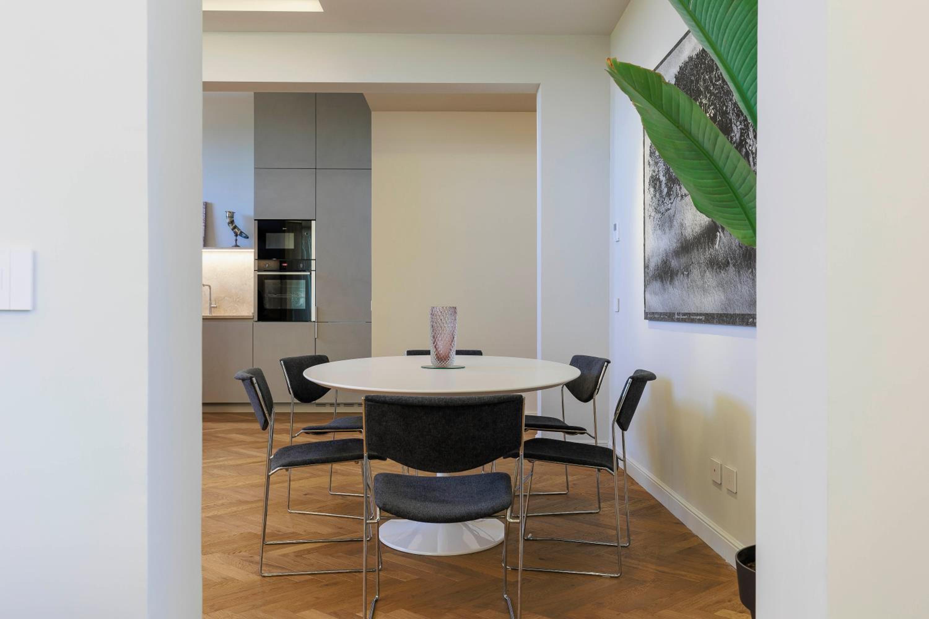 Three-Bedroom Apartment photo 2