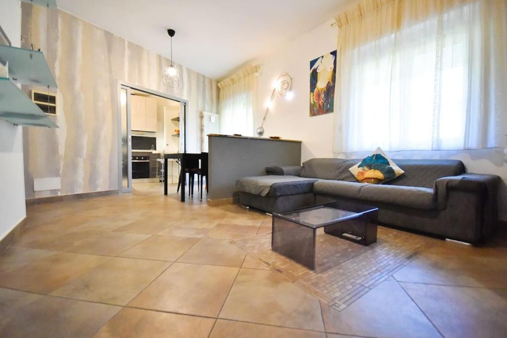 Three-Bedroom Apartment photo 2