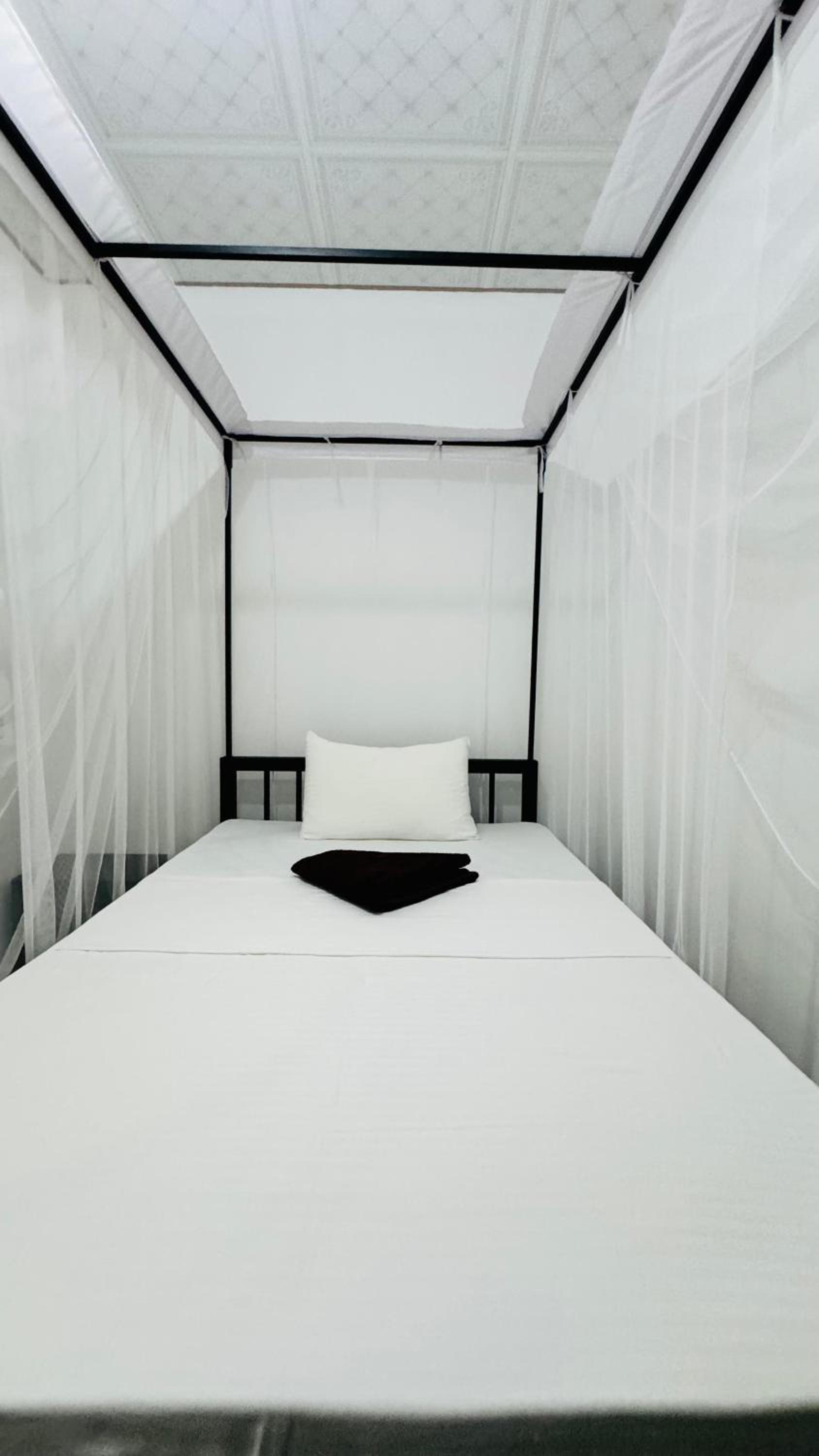 Single Room with Shared Bathroom photo 1