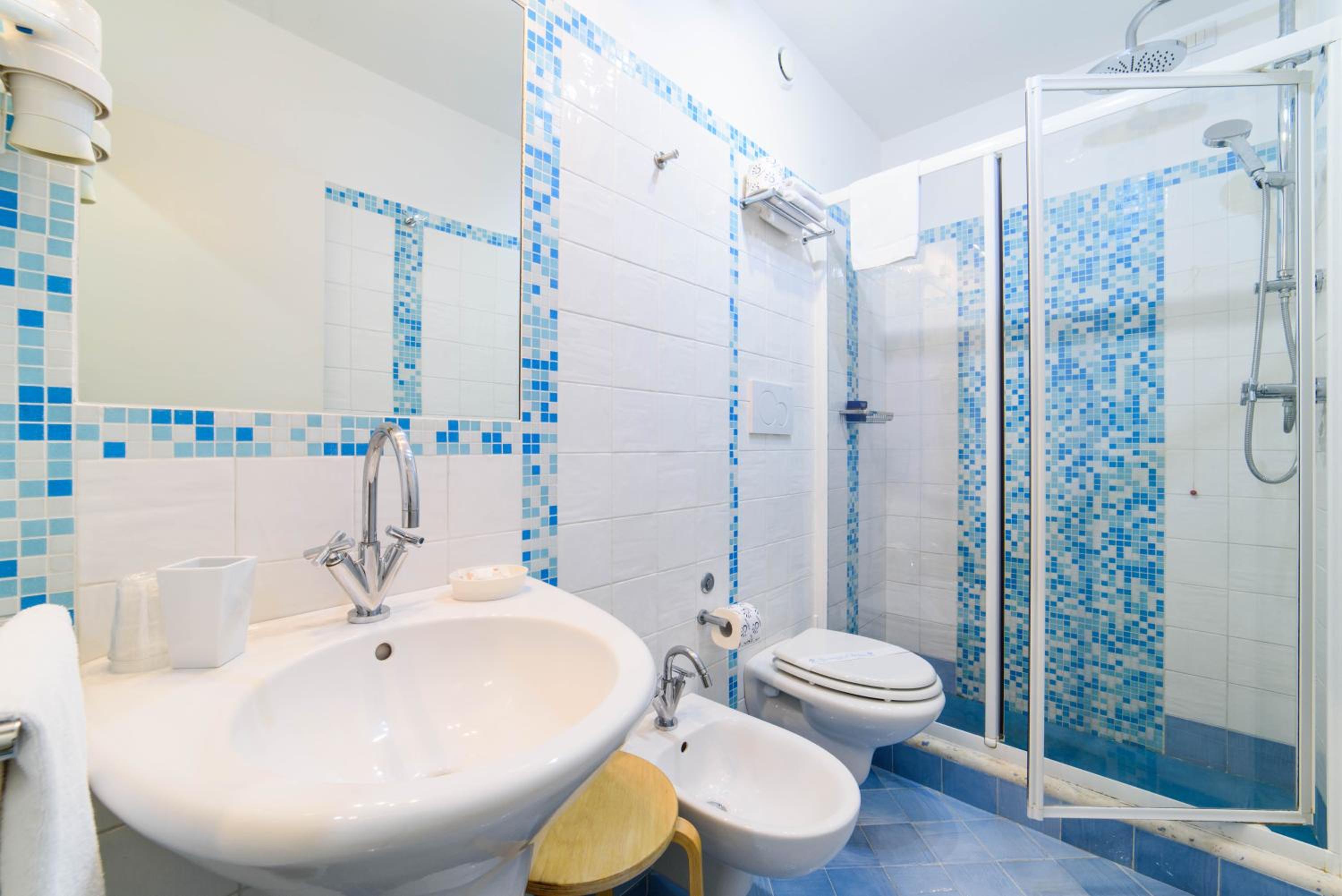 Double Room - Photo 6