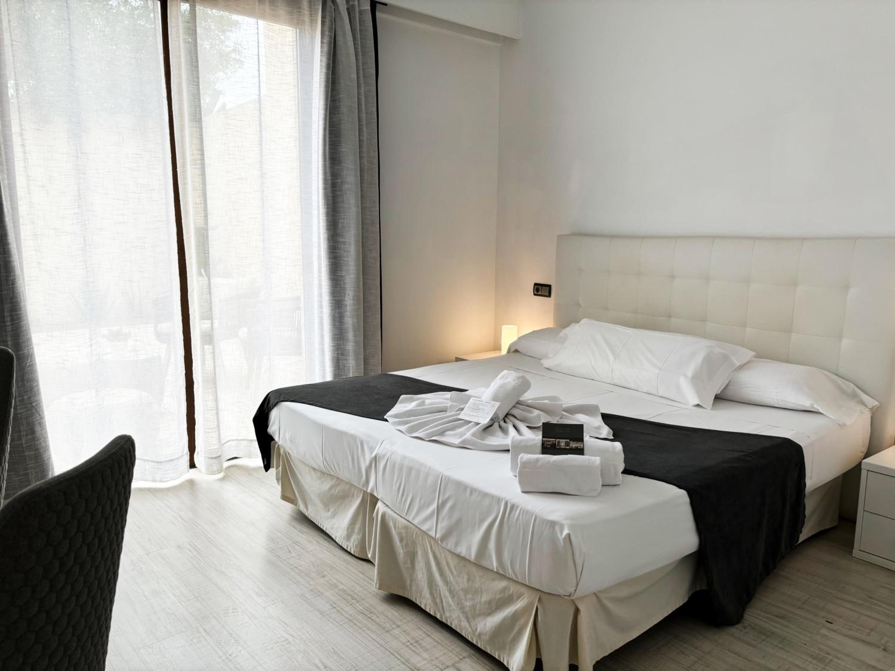 Standard Double Room - Photo 5