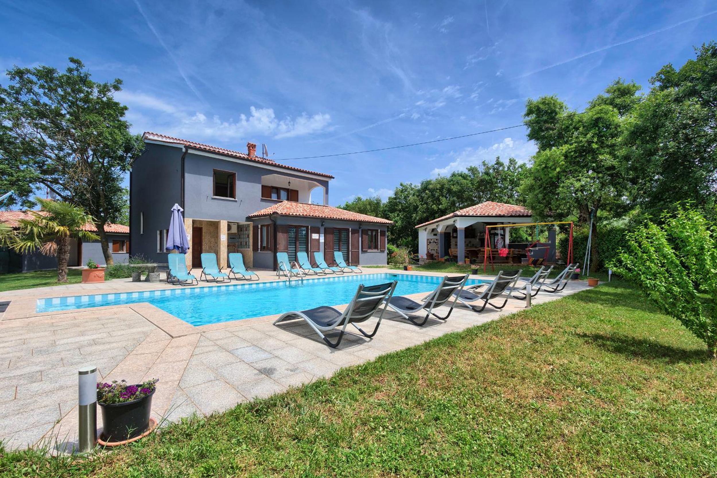 Villa photo 2