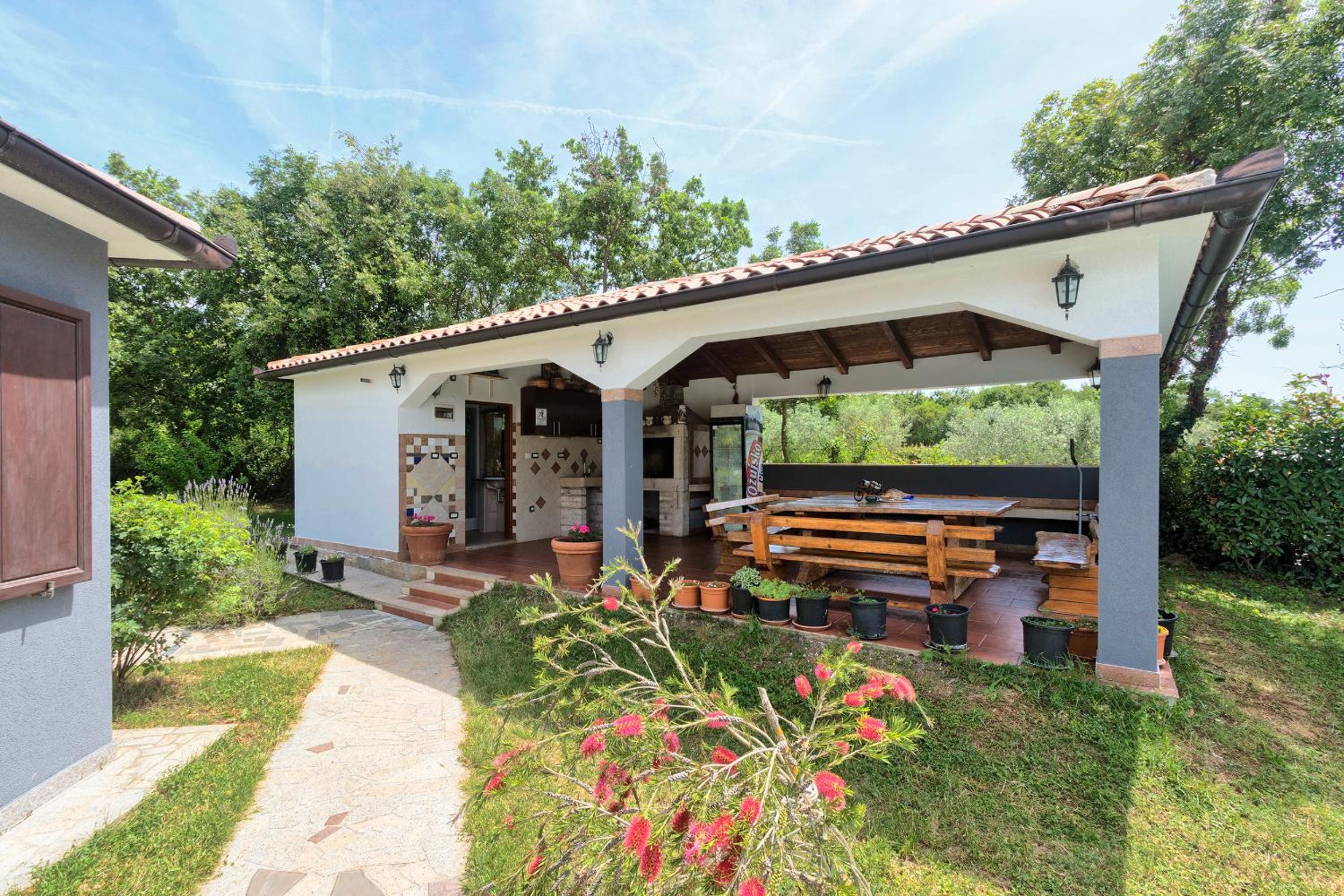Villa photo 3