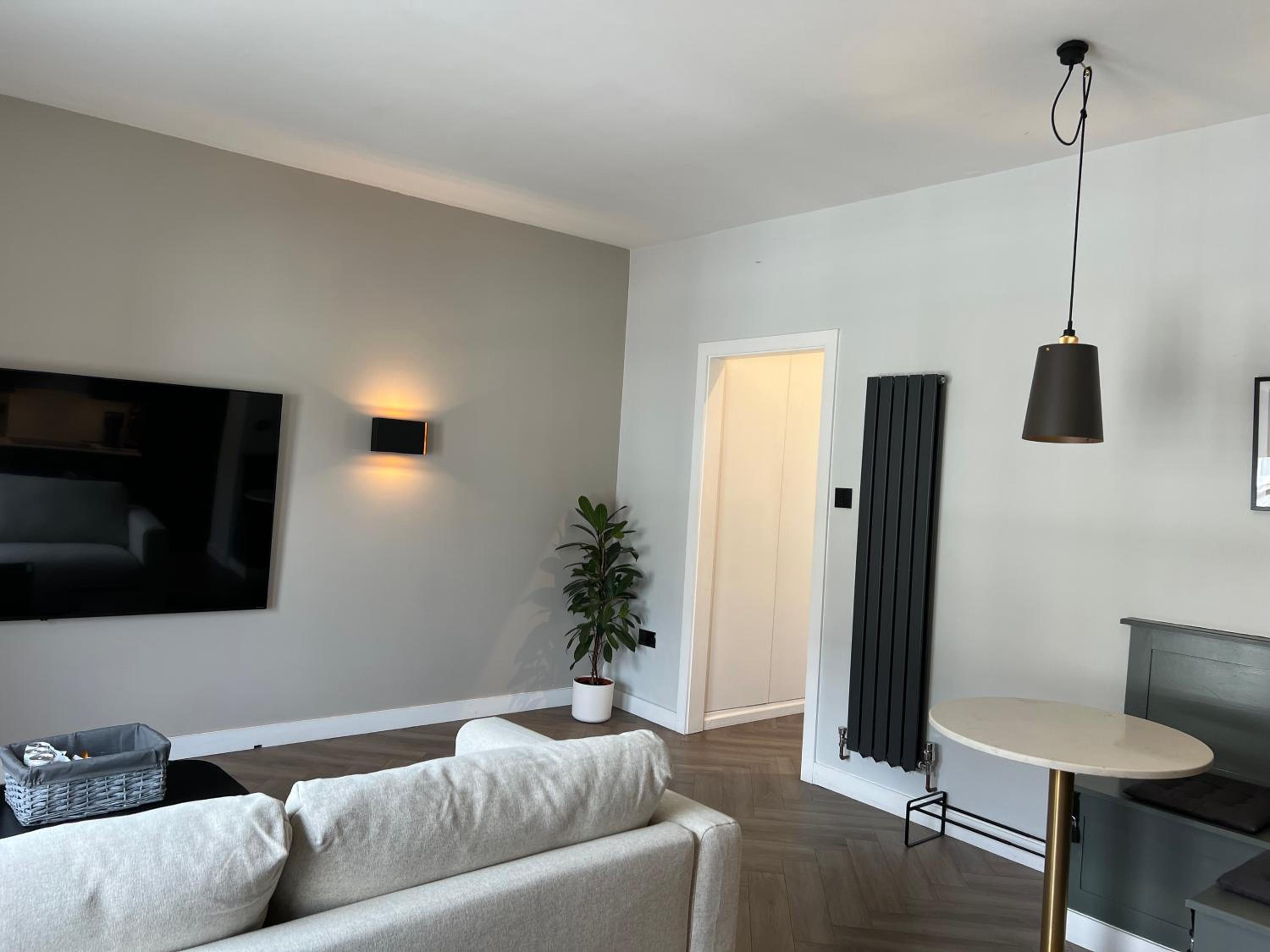 One-Bedroom Apartment photo 2