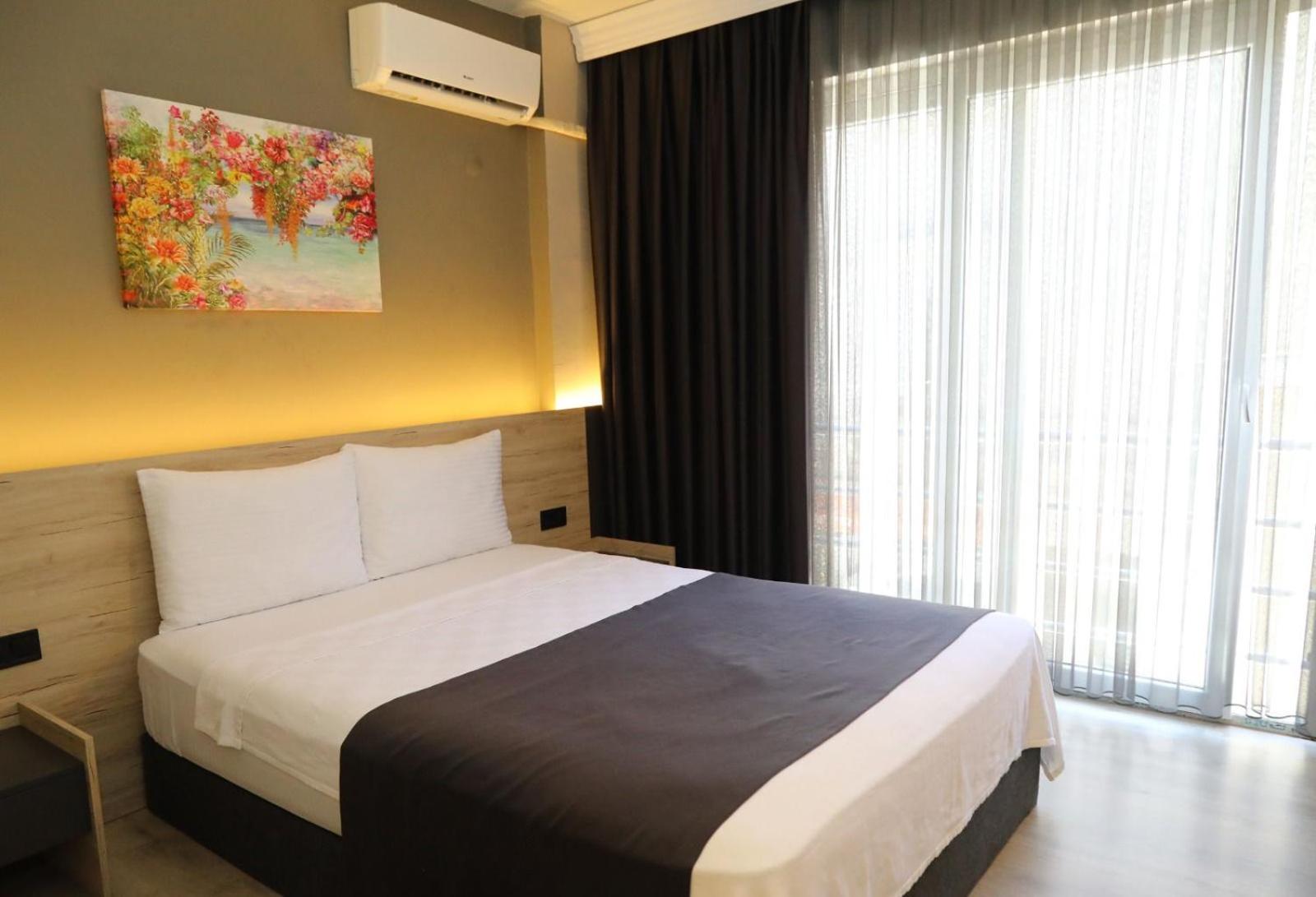 Deluxe Double Room - Photo 13