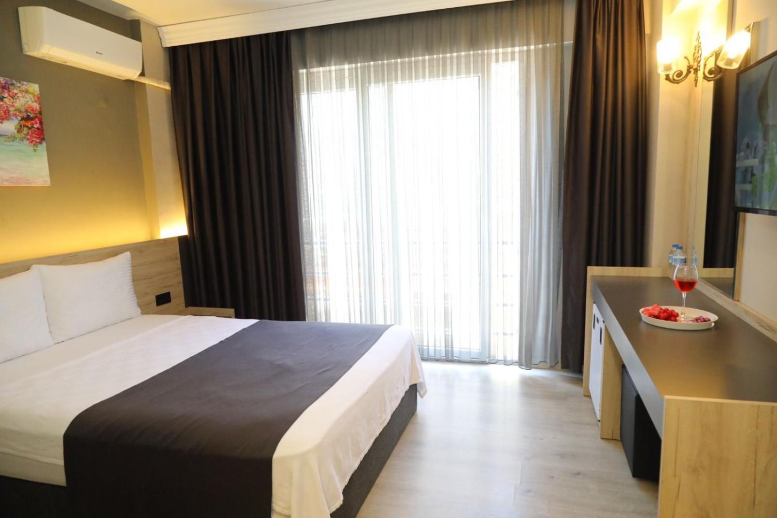 Deluxe Double Room - Photo 11