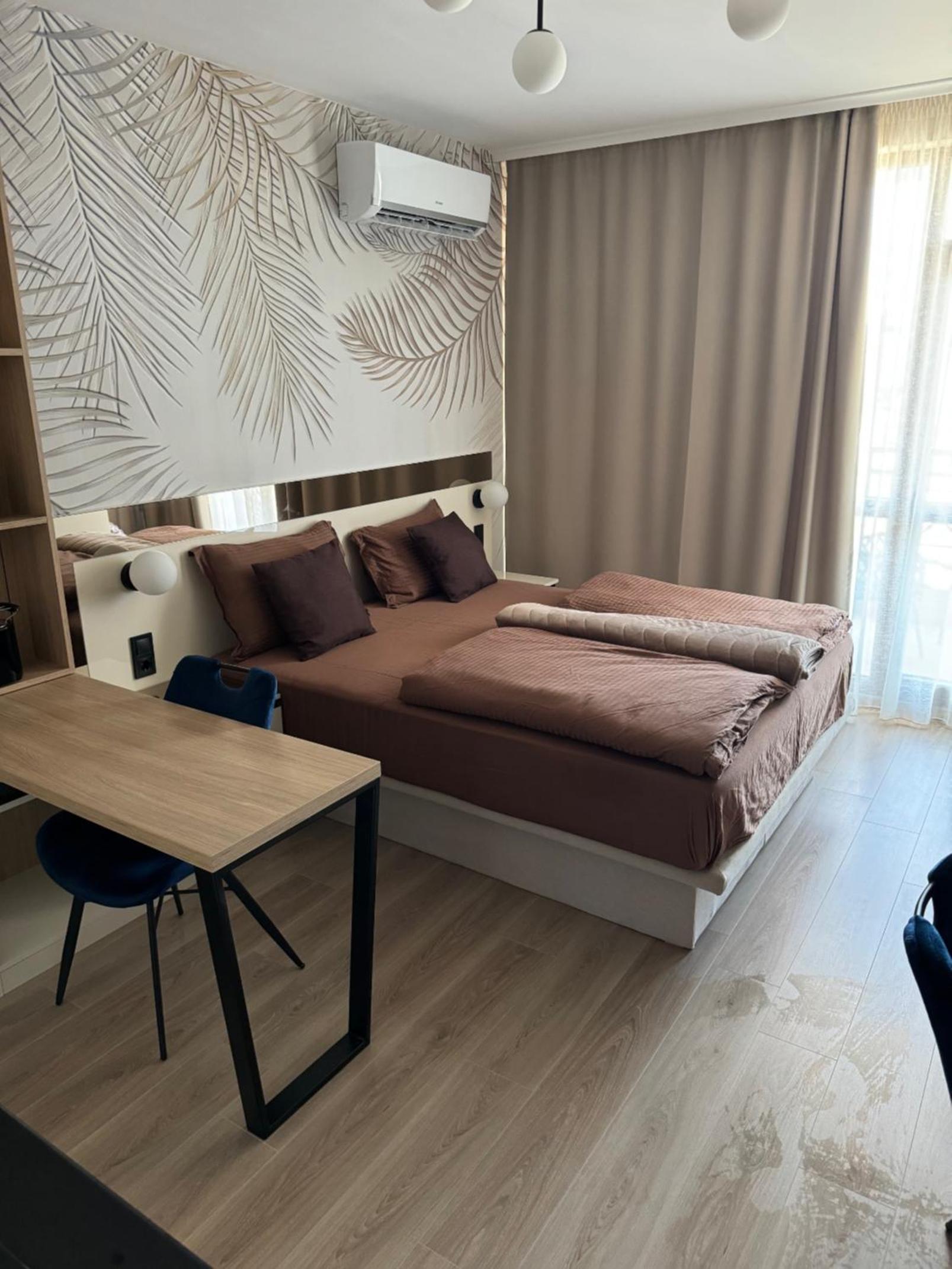 One-Bedroom Apartment photo 1