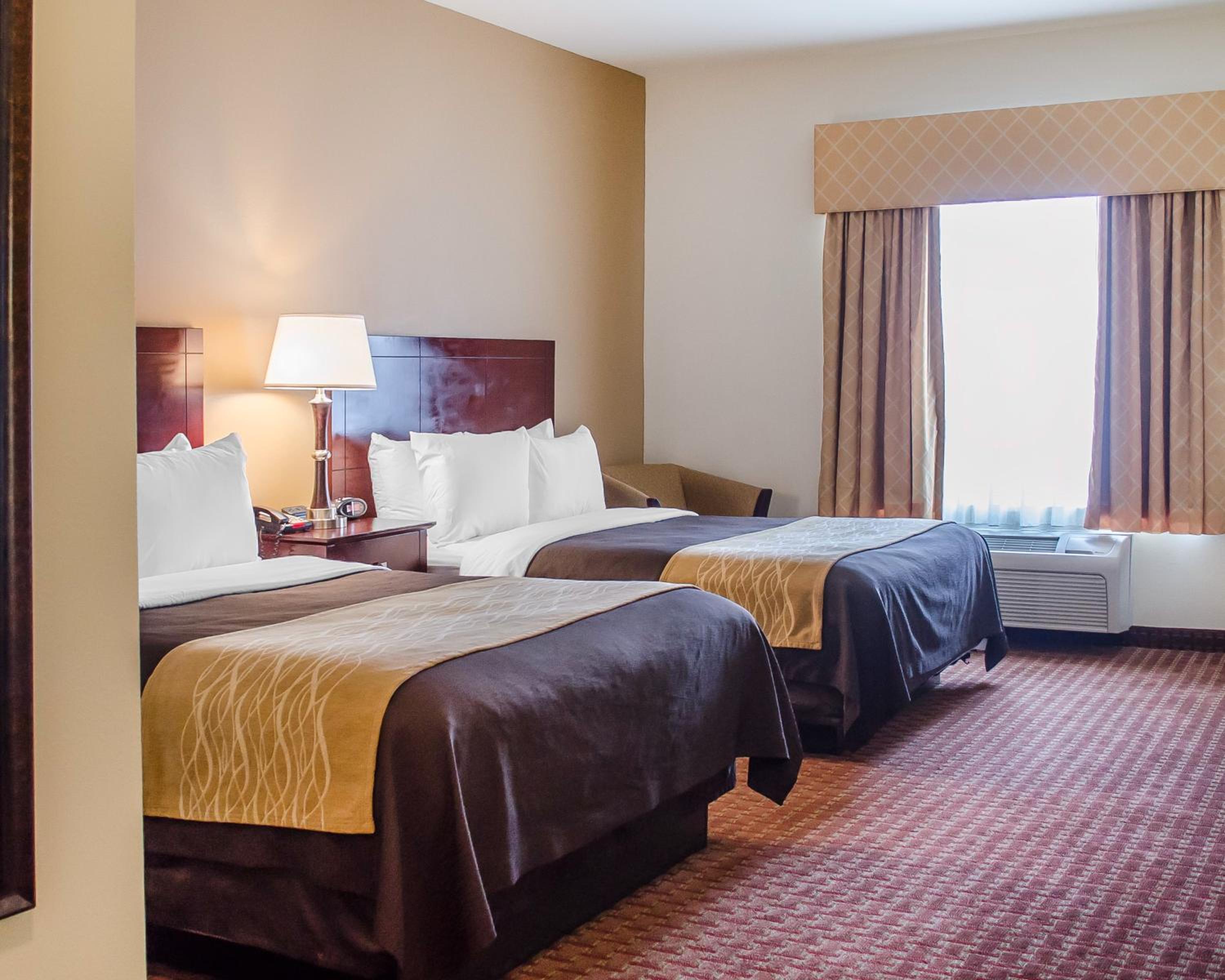 Queen Room with Two Queen Beds - Non-Smoking - Photo 1