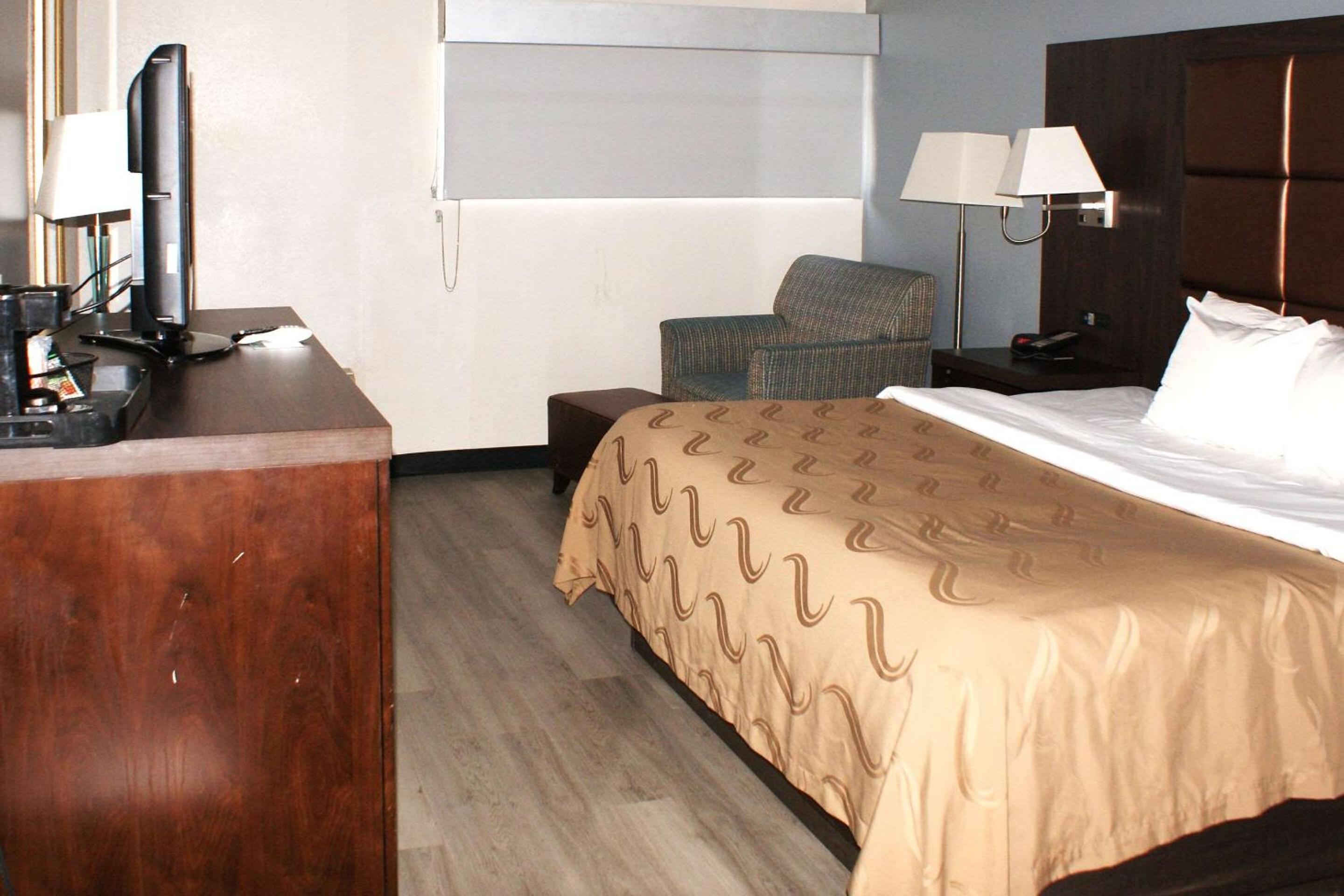 King Room - Accessible/Non-Smoking - Photo 13