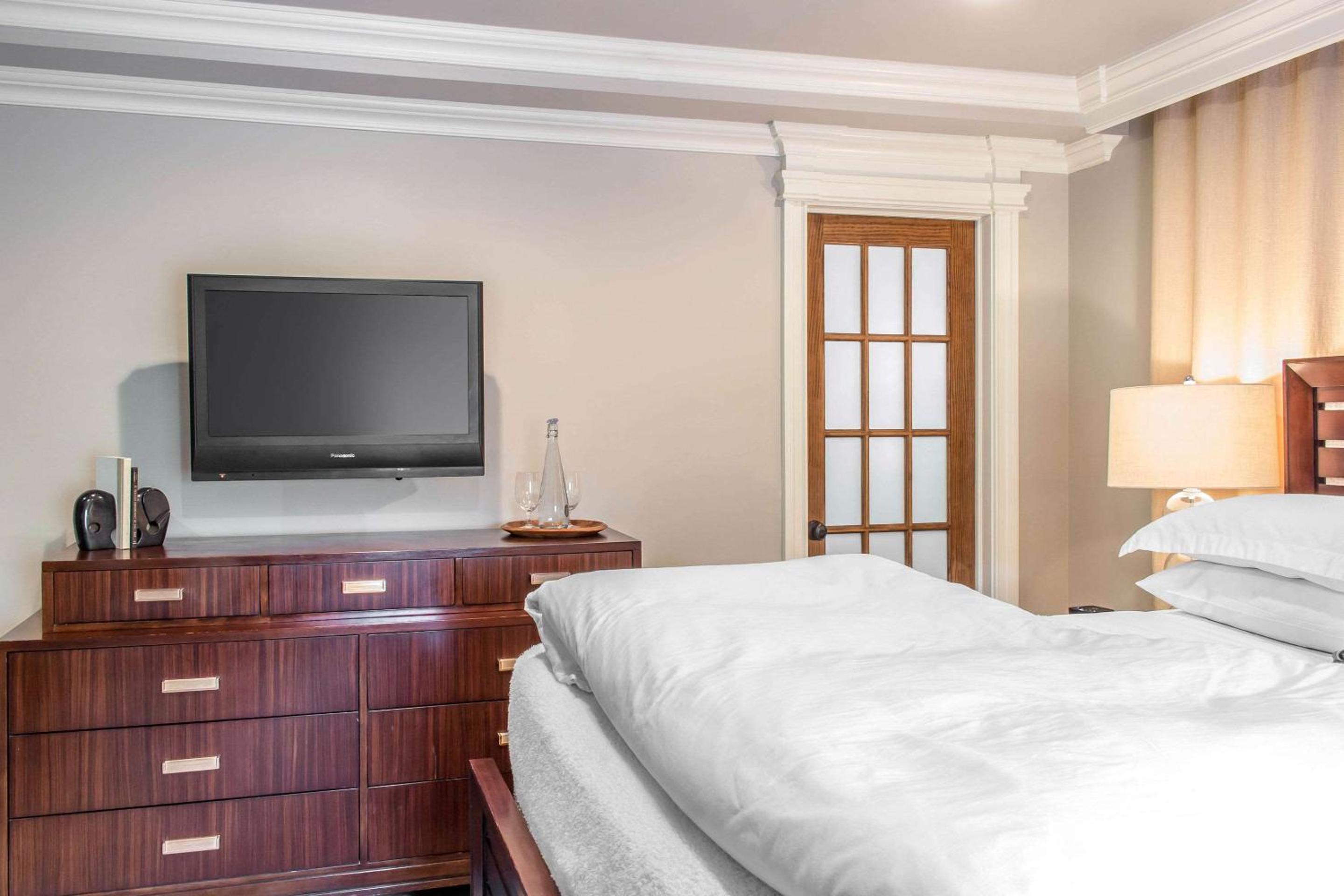 King Room - Non-Smoking - Photo 3
