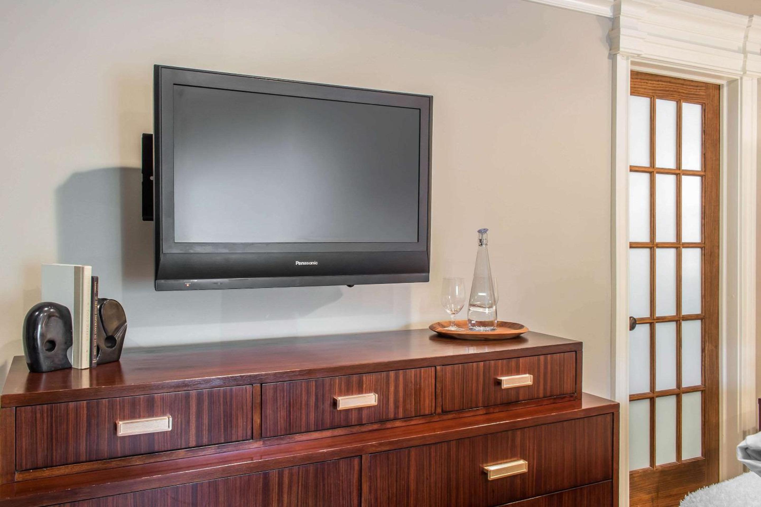 King Room - Non-Smoking - Photo 4