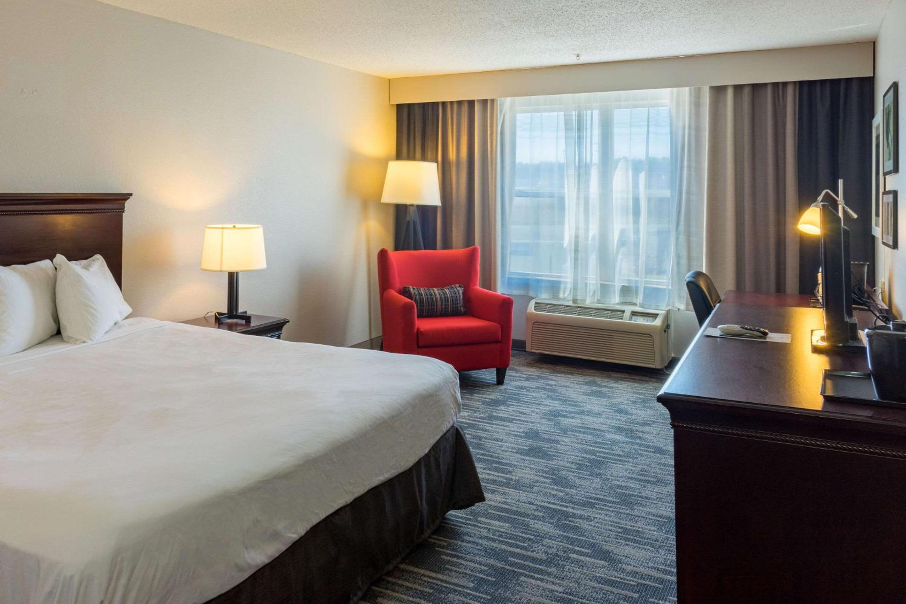 King Room - Non-Smoking - Photo 1