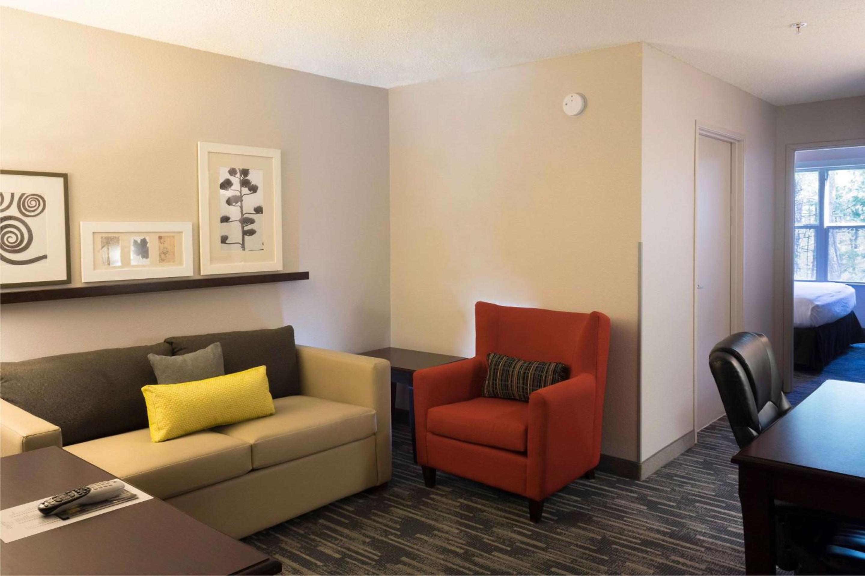 One Bedroom King Suite - Non Smoking  - Photo 2