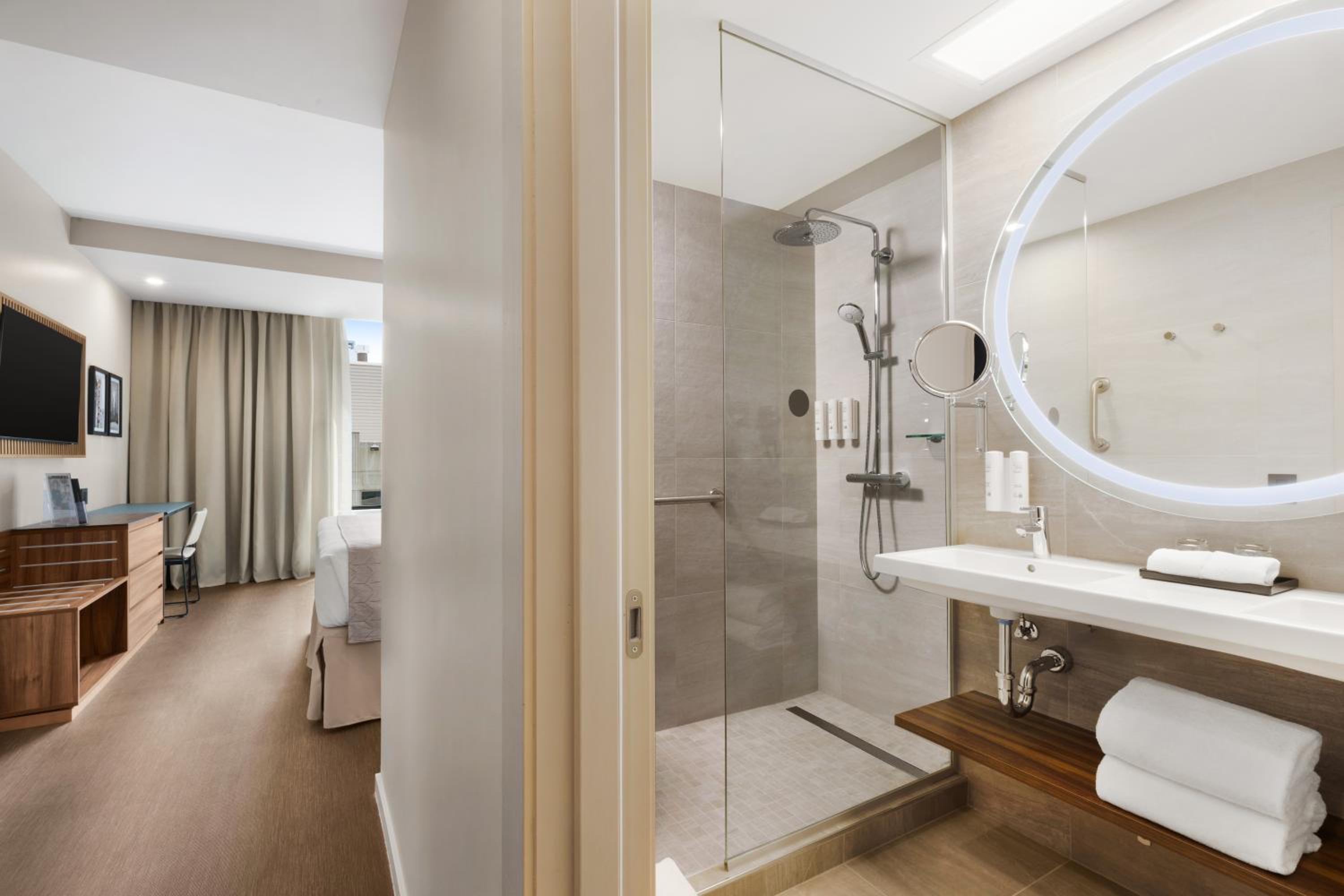 Deluxe Family King Room