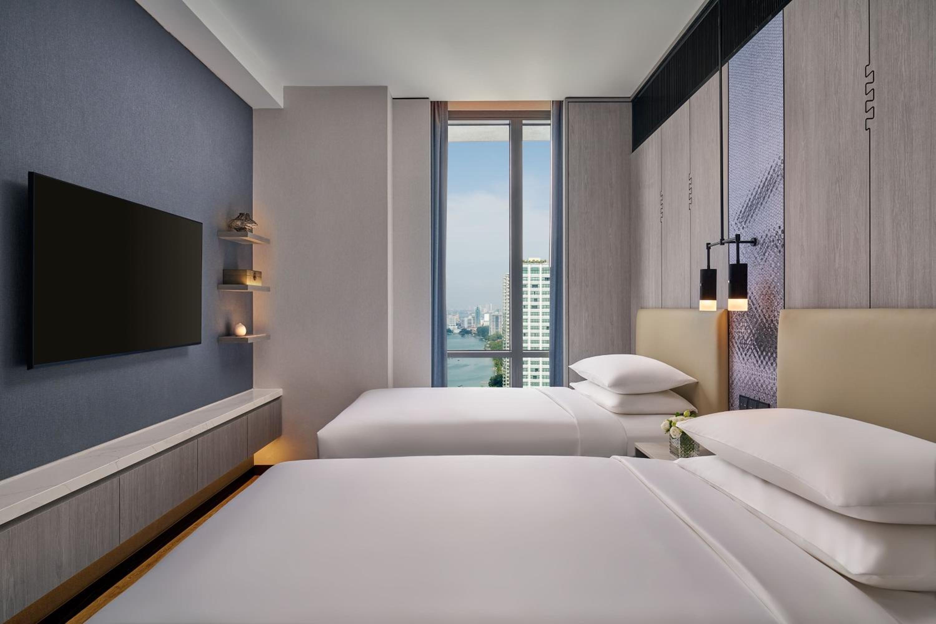 Two-Bedroom Apartment with One King and Two Twin Beds thumbnail 6