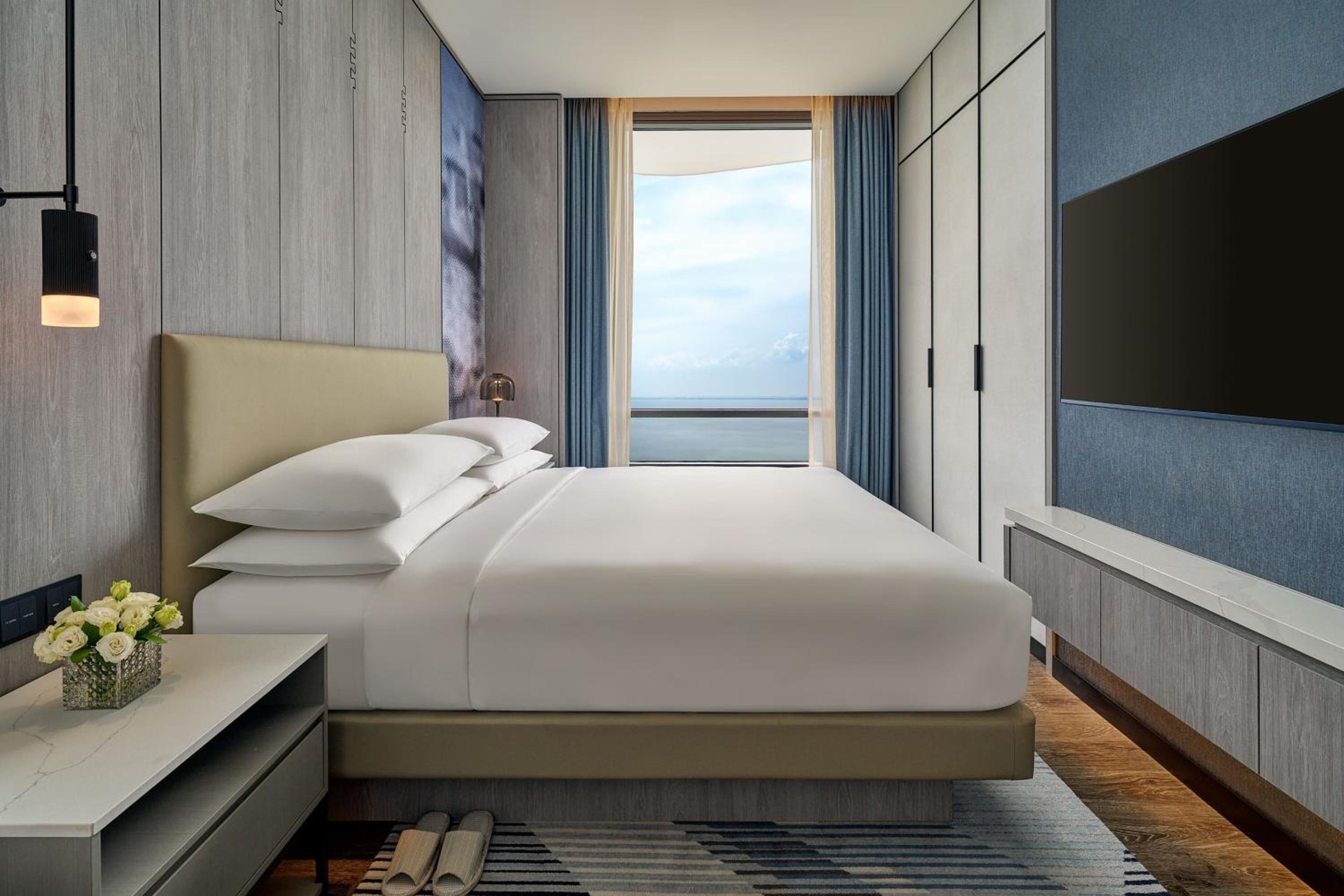One-Bedroom Apartment with King Bed - Photo 6