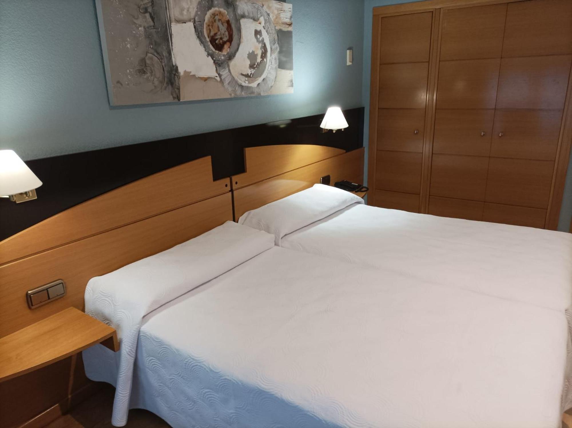 Standard Double Room - Photo 6