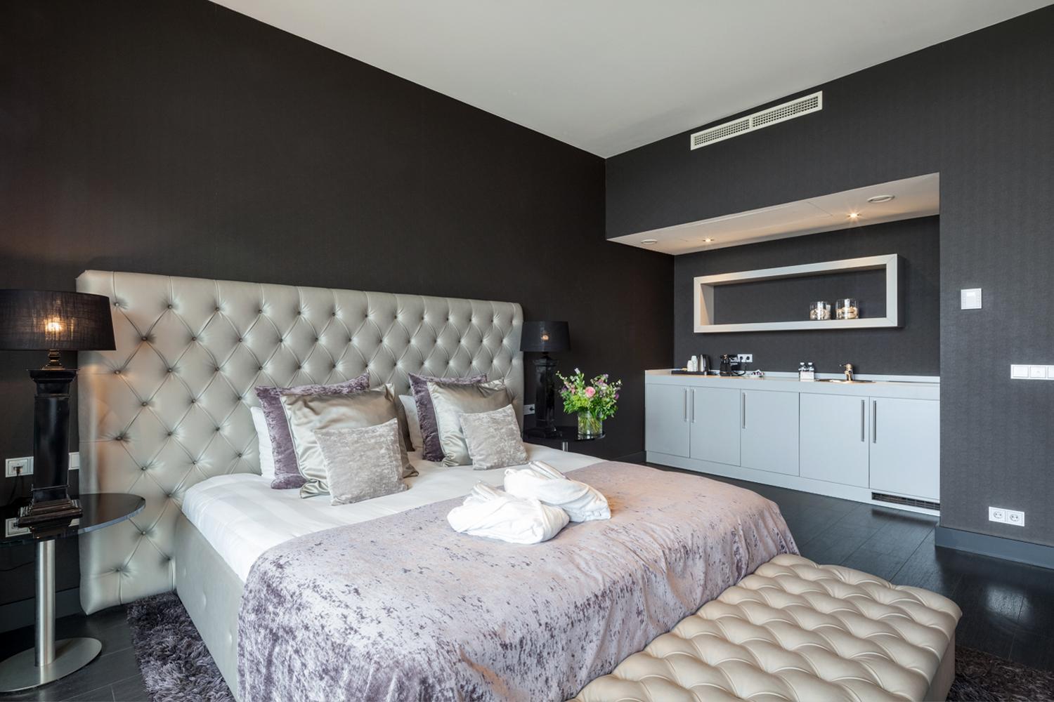 Honeymoon Suite