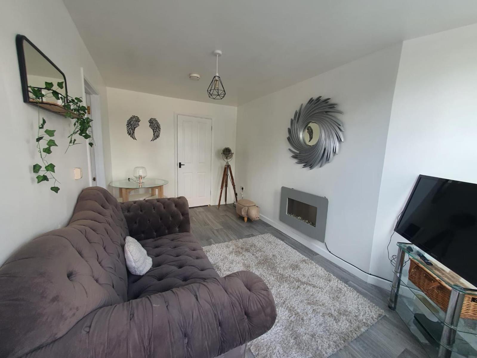 One-Bedroom Apartment photo 1