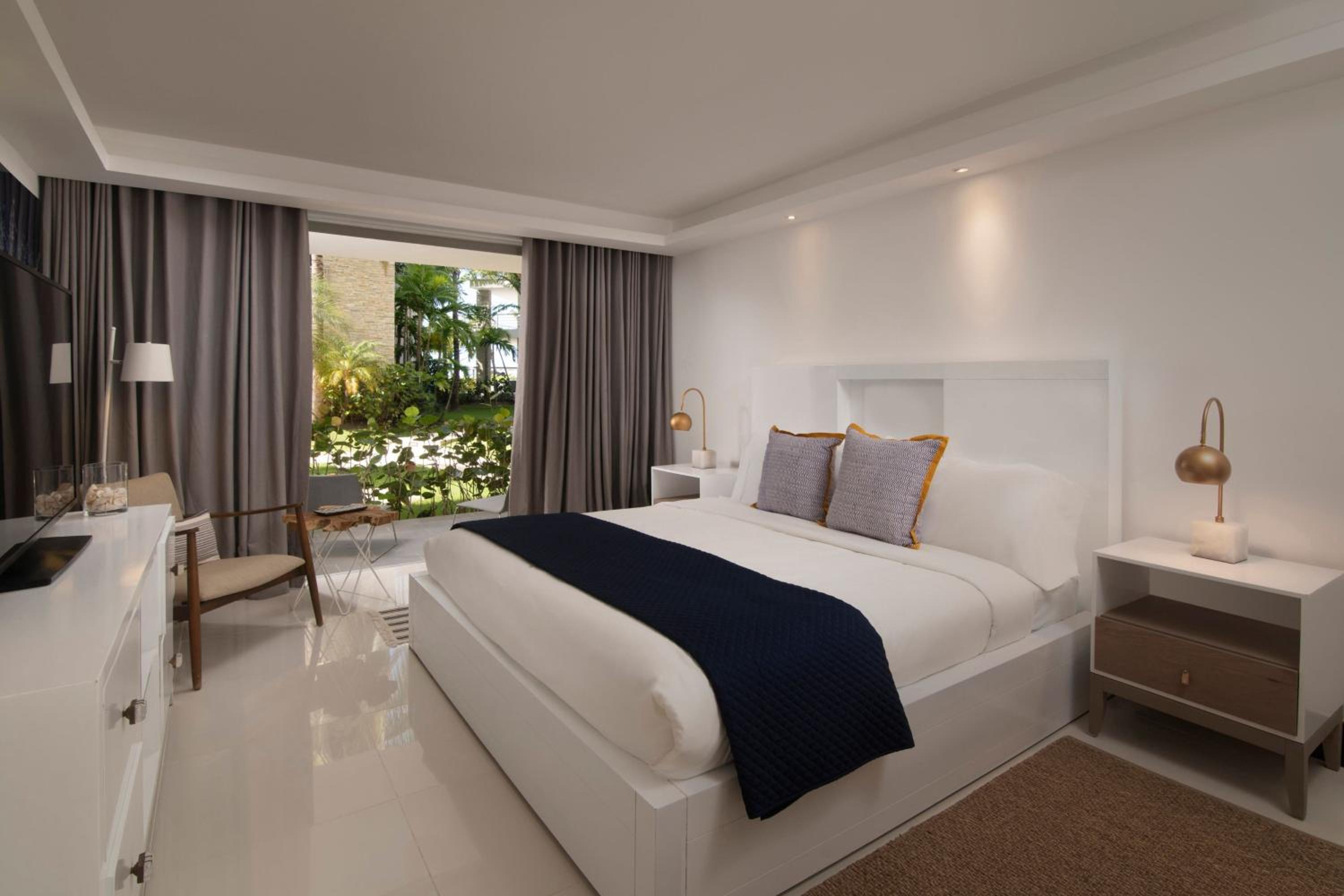 Three-Bedroom Suite with Garden View photo 2