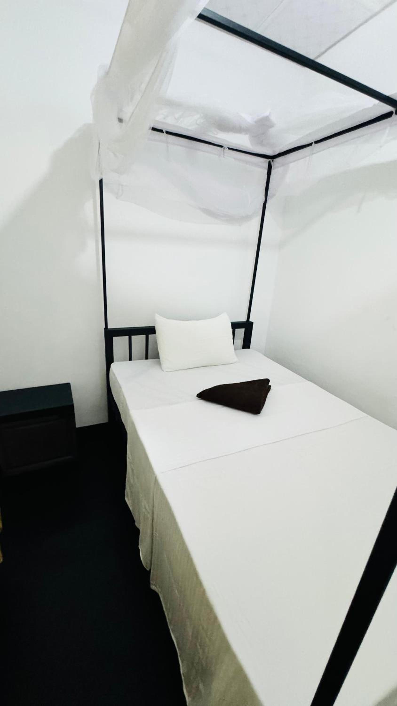 Single Room with Shared Bathroom photo 3