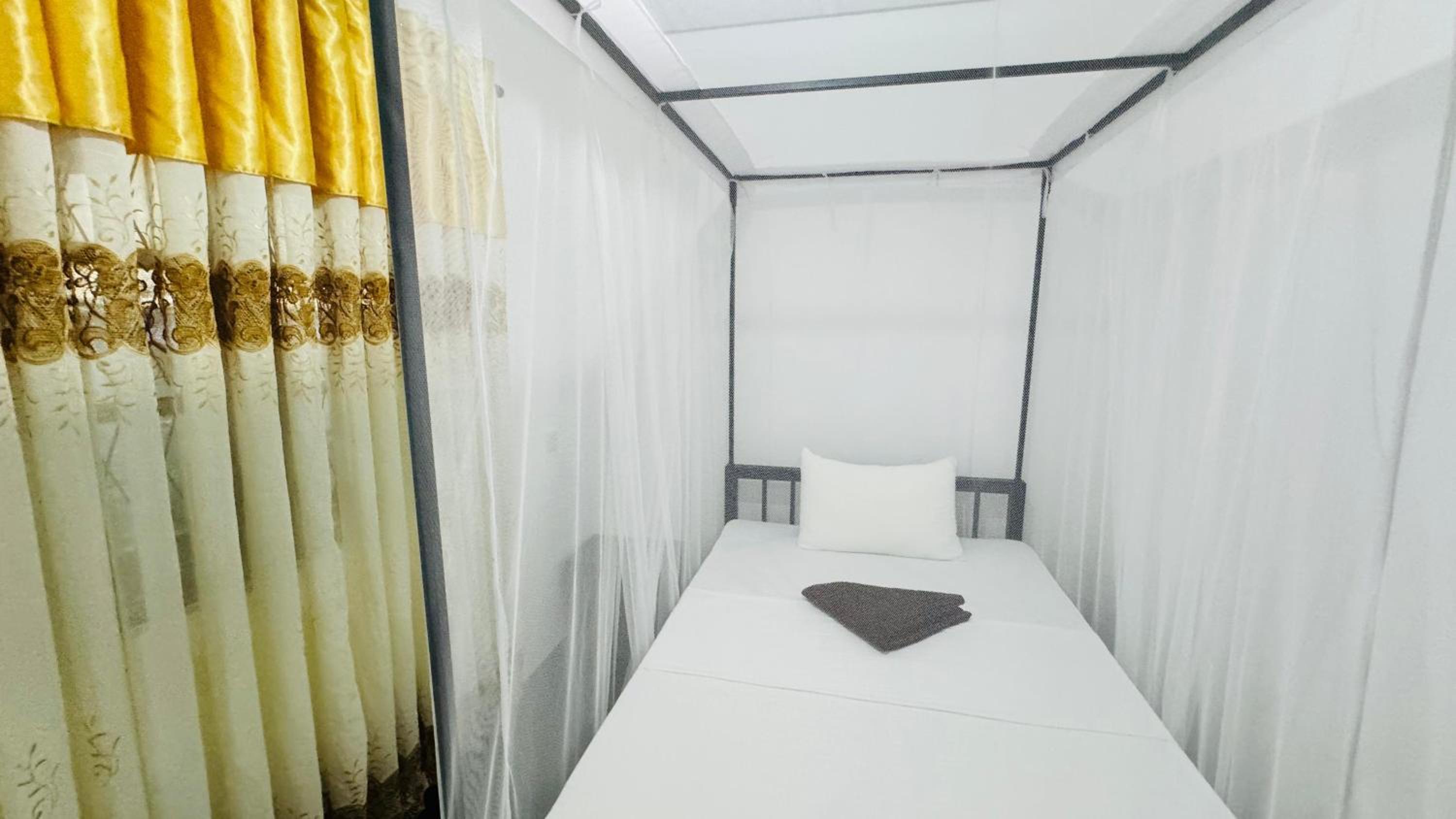 Single Room with Shared Bathroom photo 3